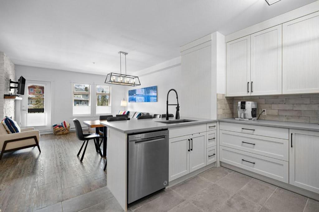 Beautiful Renovated Wolf 2Bed 2Bath