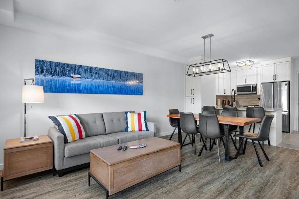 Beautiful Renovated Wolf 2Bed 2Bath