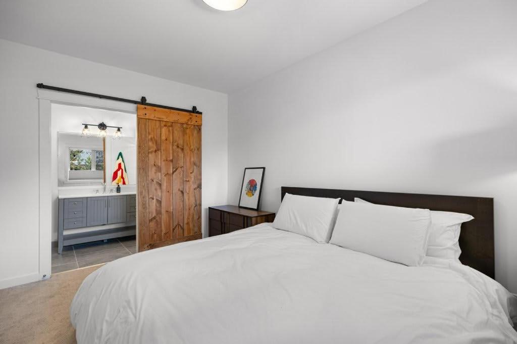 Beautiful Renovated Wolf 2Bed 2Bath