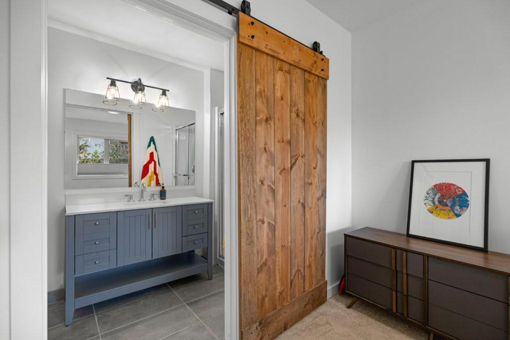 Beautiful Renovated Wolf 2Bed 2Bath