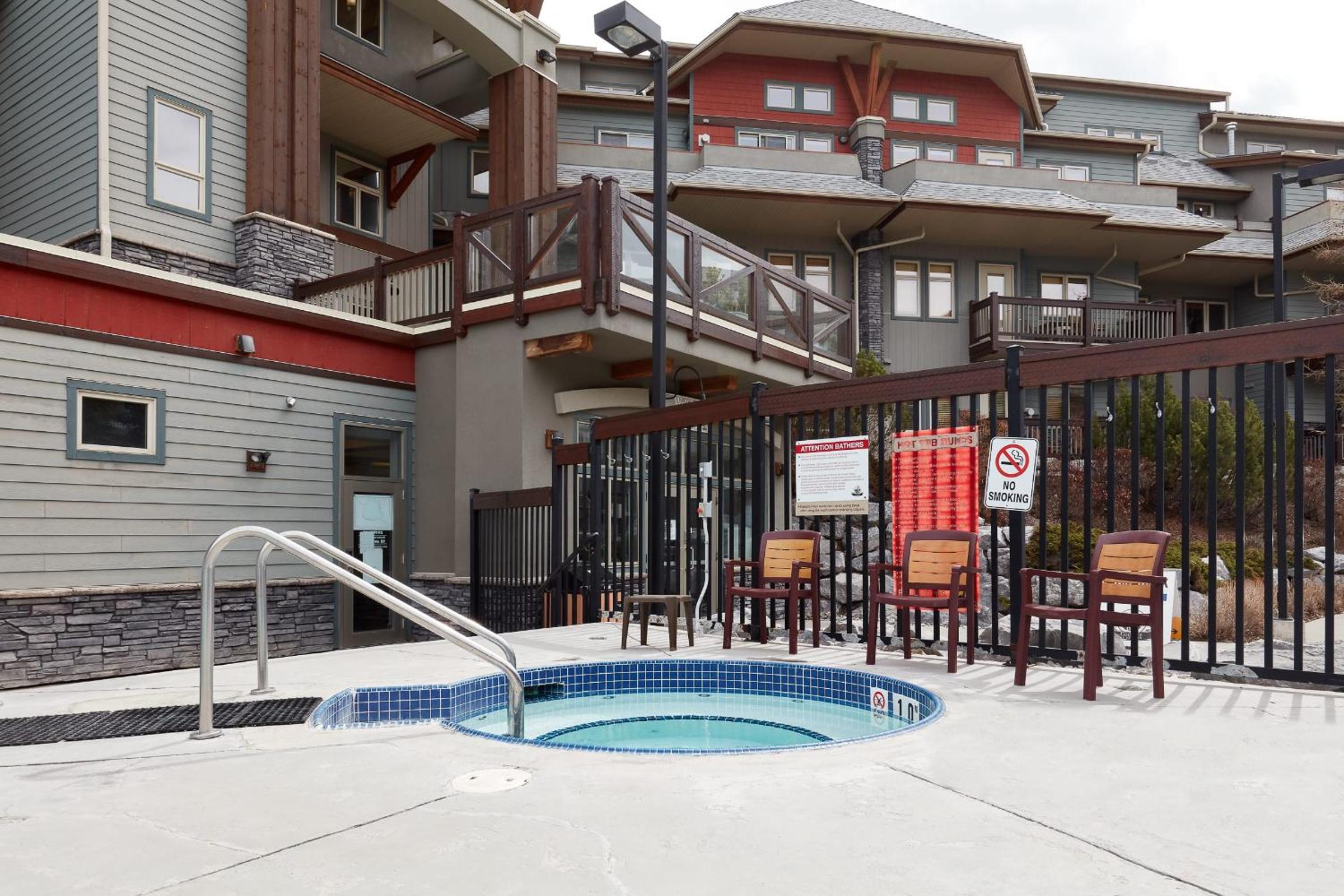 Beautiful Renovated Wolf 2Bed 2Bath