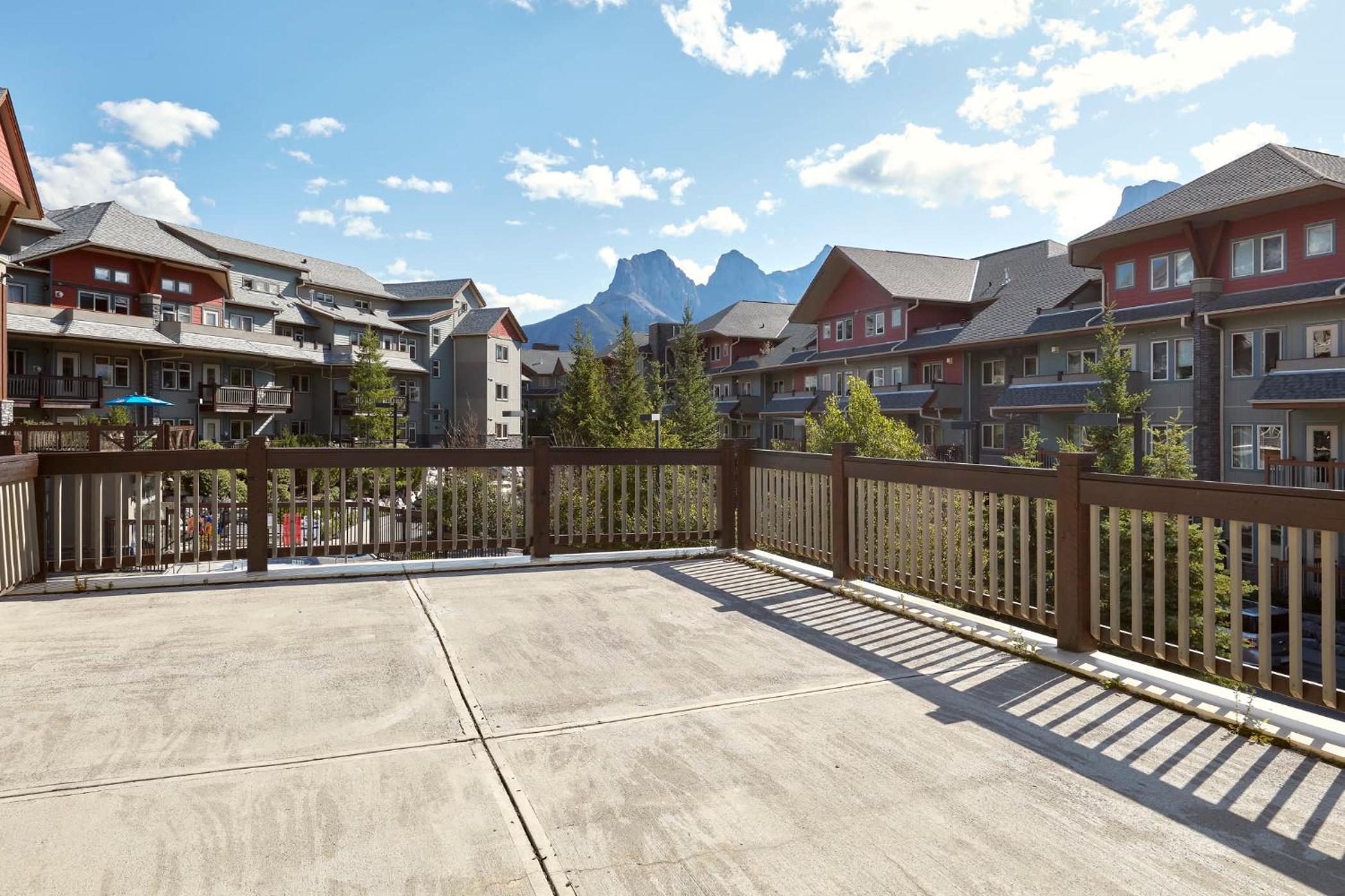 Beautiful Renovated Wolf 2Bed 2Bath
