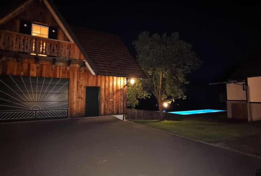 Chalet-Südsteiermark - traumhafte Aussicht, Infinity Pool, Privatsphäre, Klima und de-luxe Ausstattung