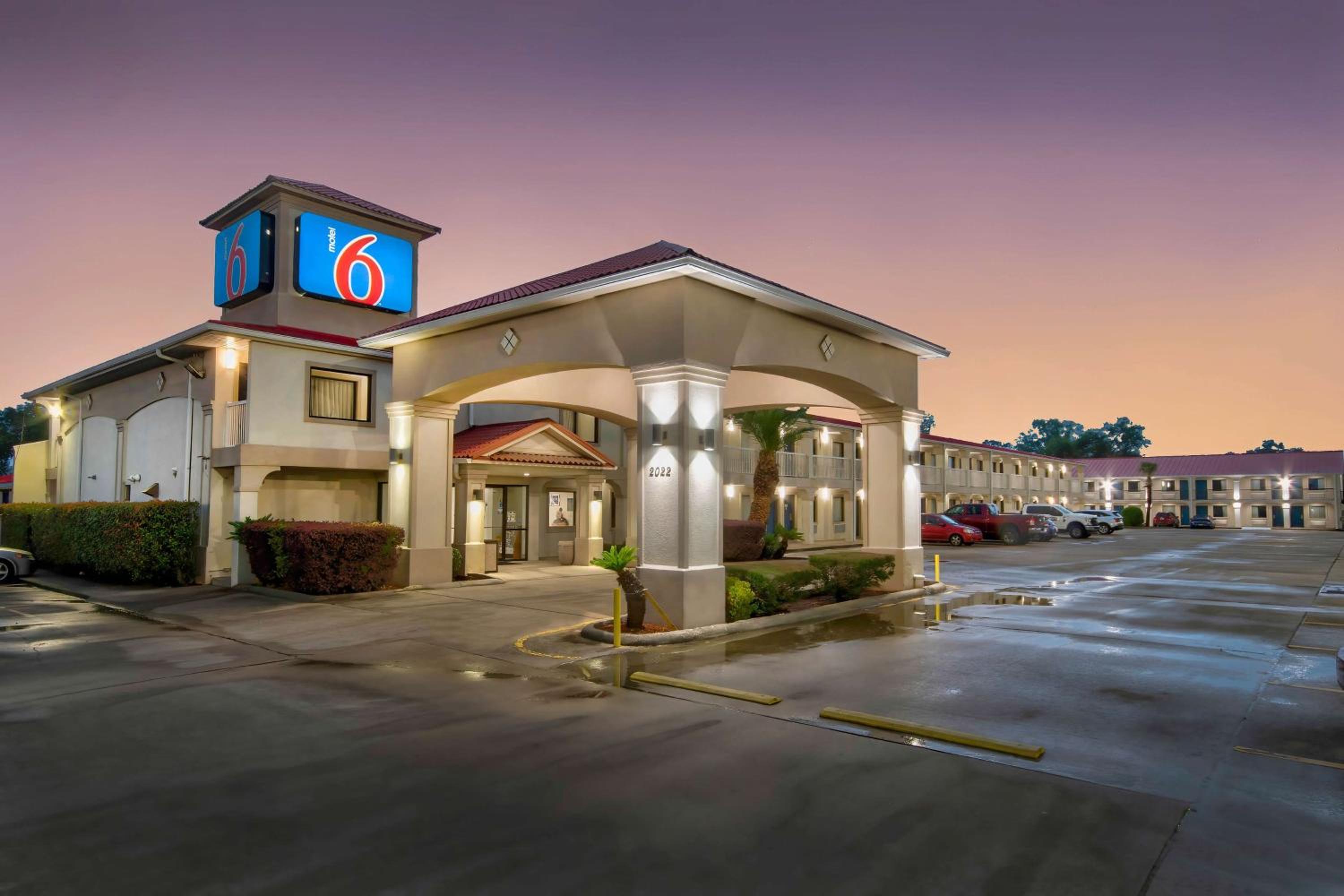 Lake Charles Vacations - Motel 6-Sulphur, LA - Property Image 1