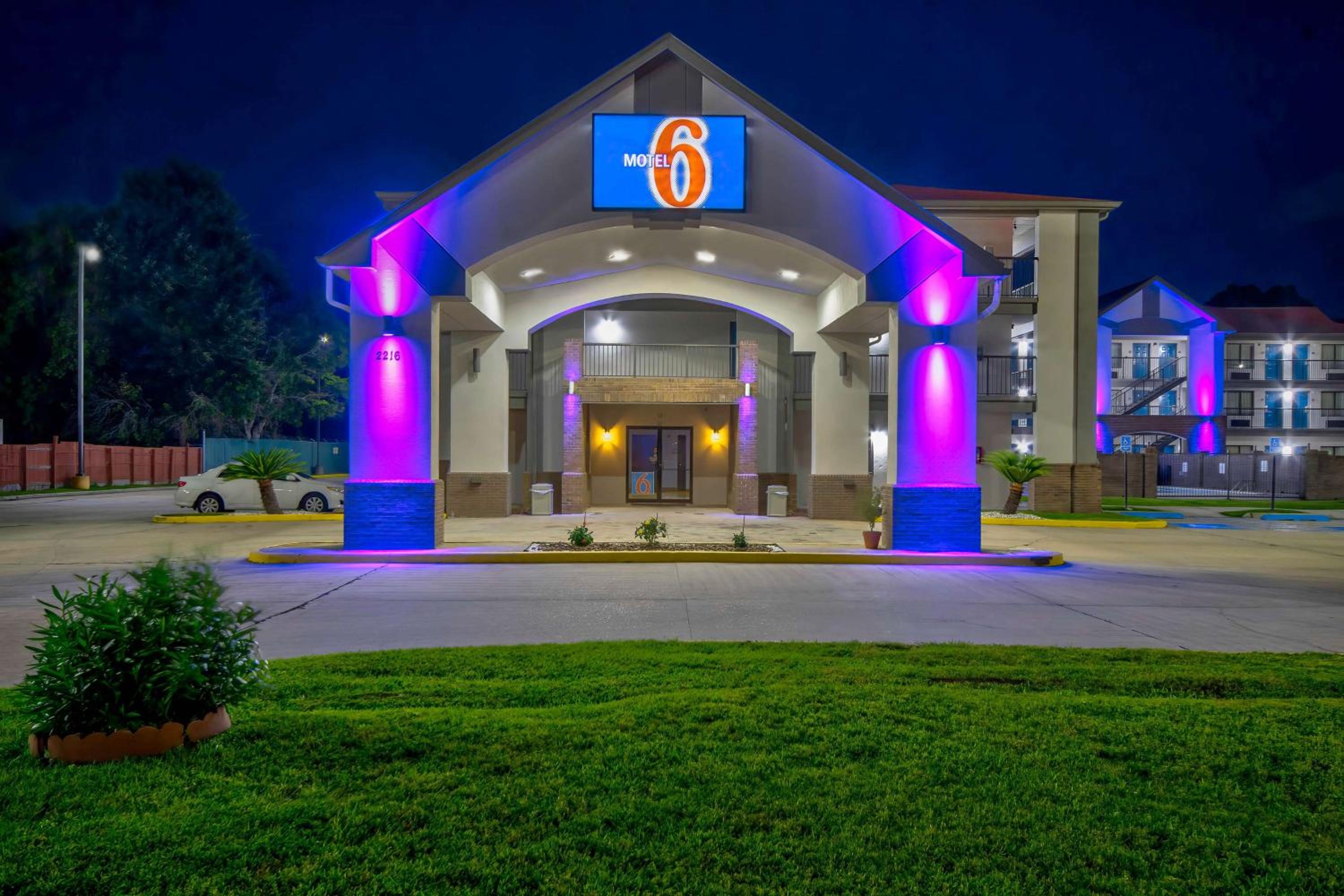 Hotel Motel 6-Lafayette, LA - Image 1