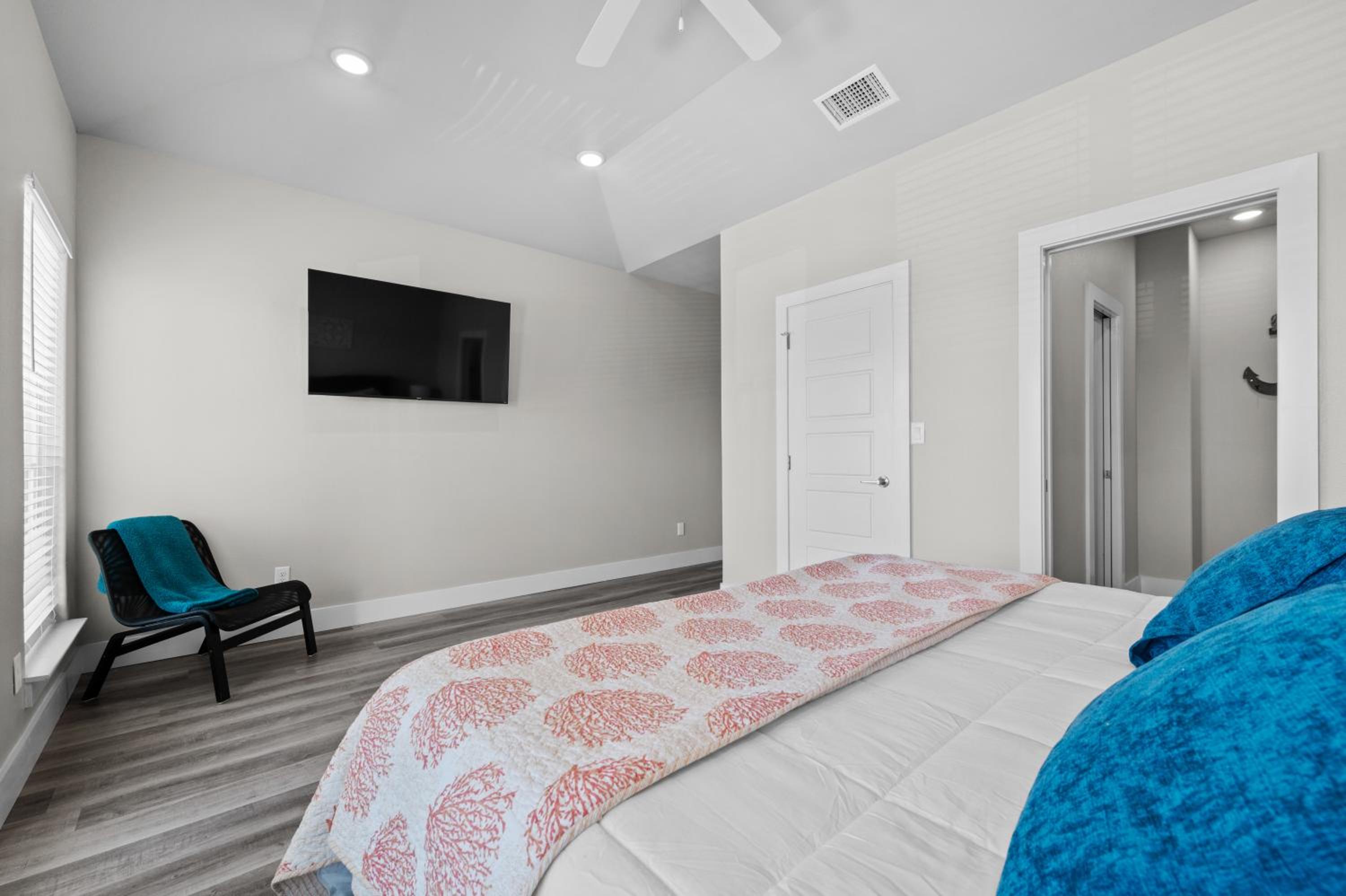 Beautiful New 3 Bedroom Townhouse w/ Private Pool view 3