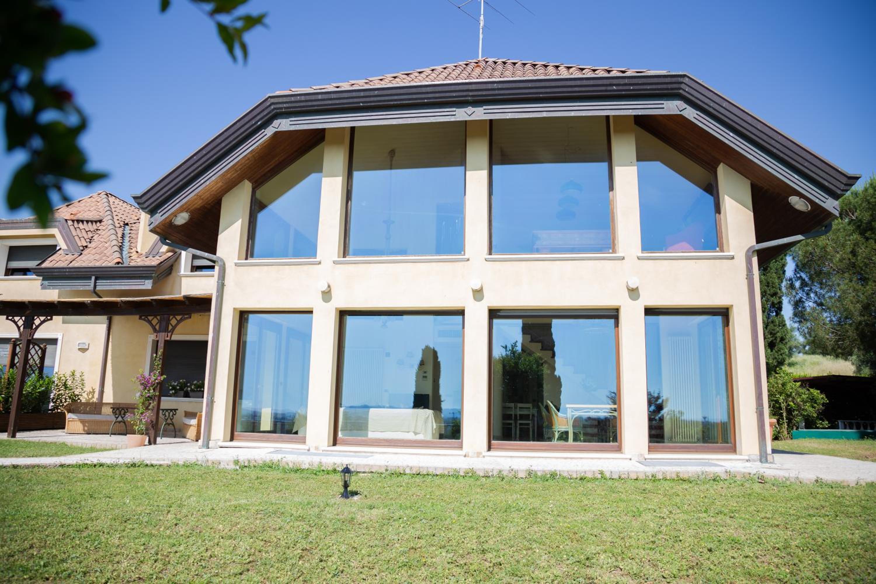 Villa Rolls - Porzione di Villa con piscina,giardino e parcheggi photo 3