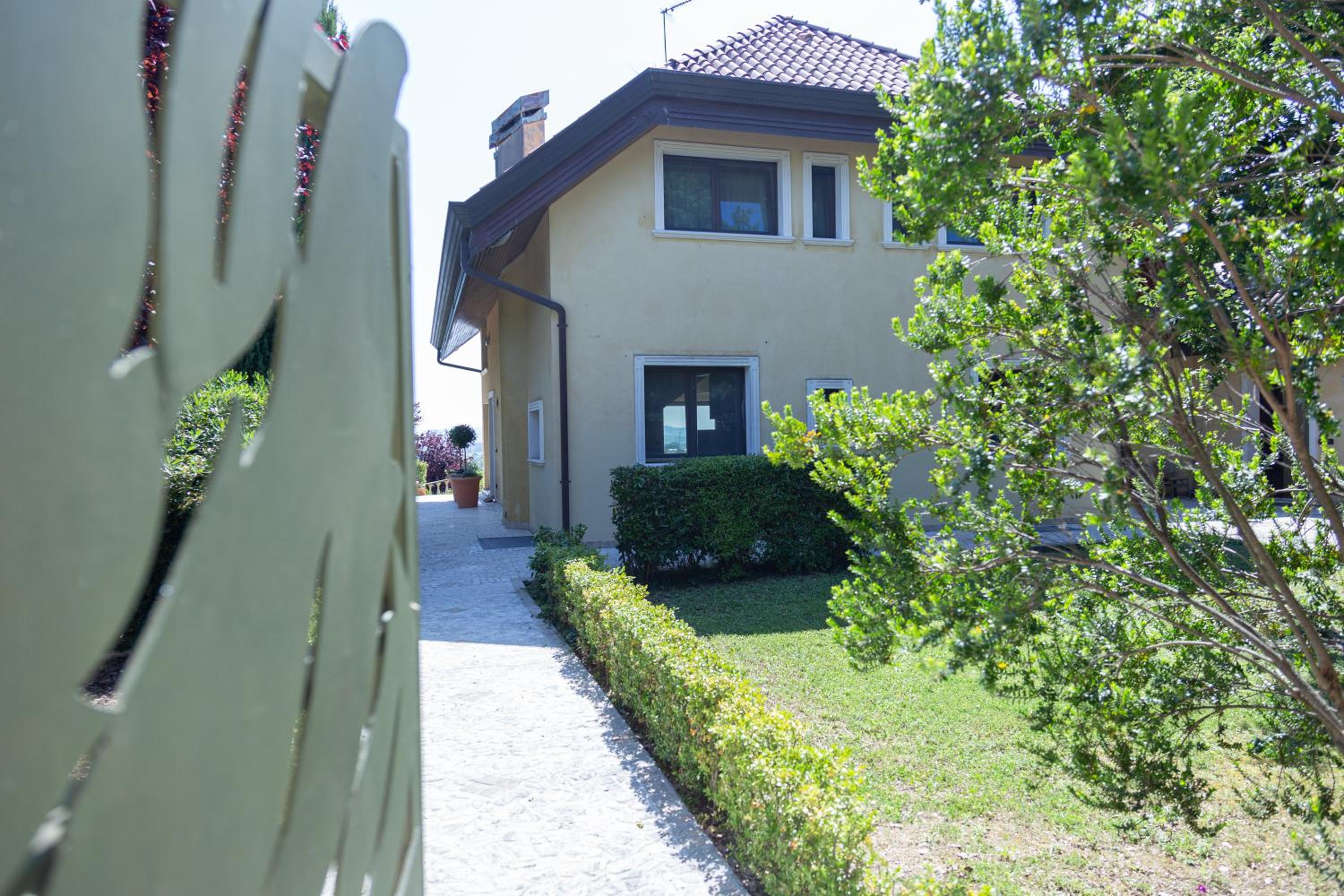 Photo 18