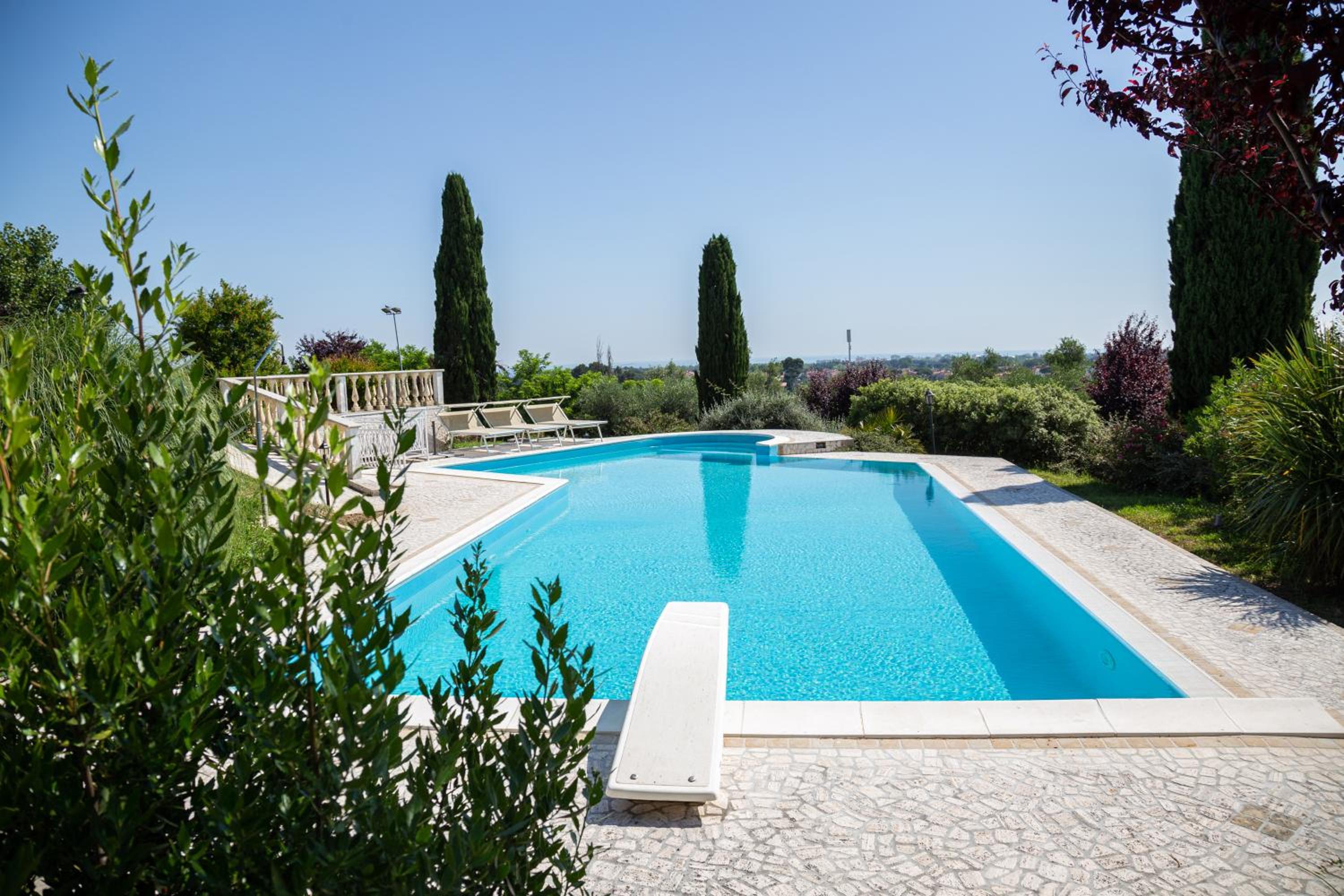 Villa Rolls - Porzione di Villa con piscina,giardino e parcheggi photo 4