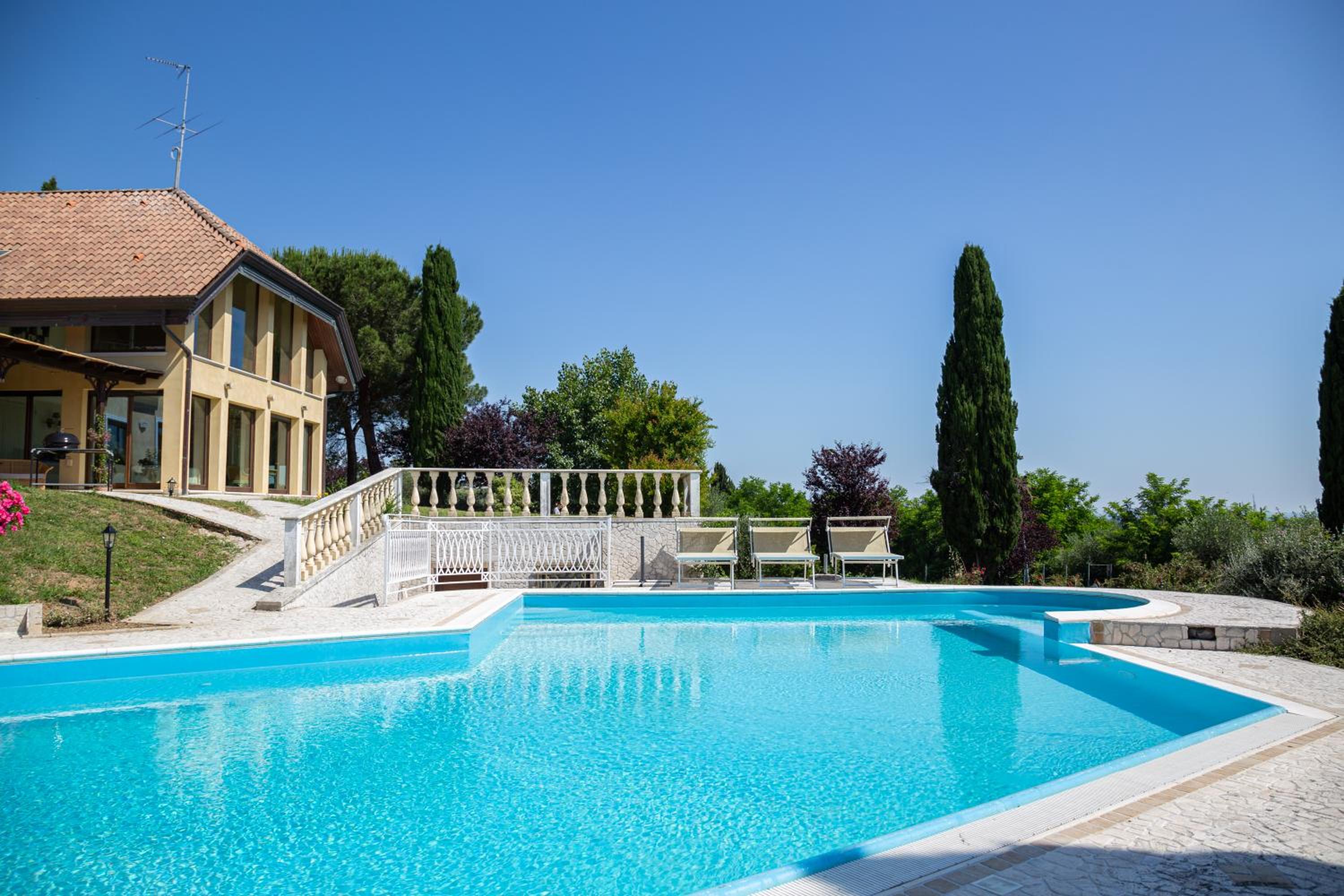 Villa Rolls - Porzione di Villa con piscina,giardino e parcheggi photo 2