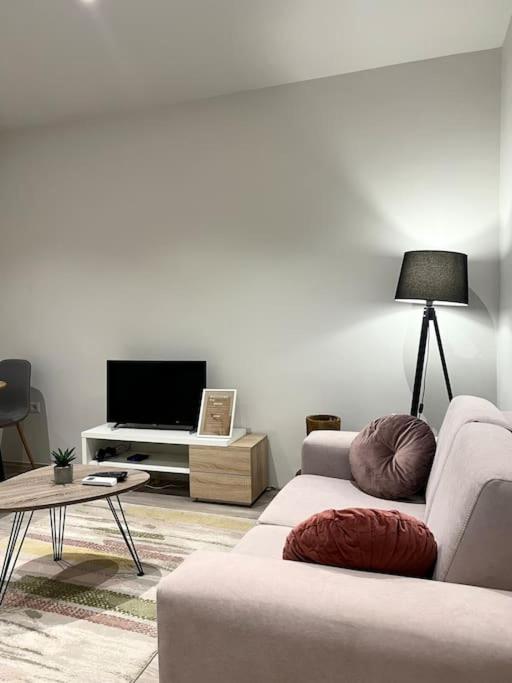 Destiny - Cozy Apartment At Myslym Shyri
