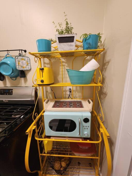 Adorable French corner by Downtown-Houston, Heights & WOMH view 3