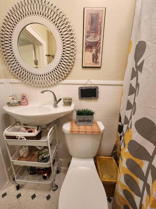 Adorable French corner by Downtown-Houston, Heights & WOMH view 4