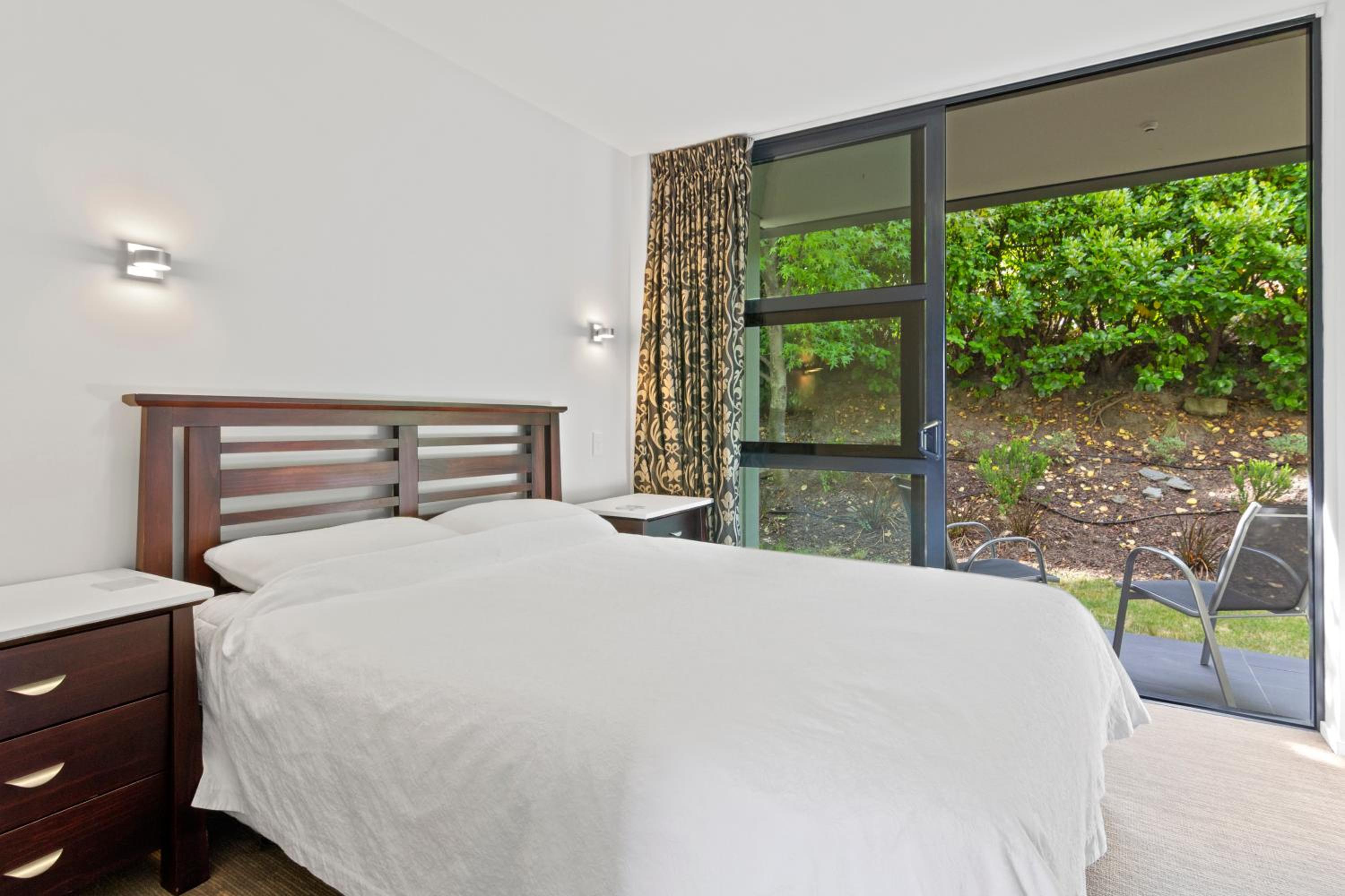 Stunning 2 Bedroom Apartment with Balcony! view 2