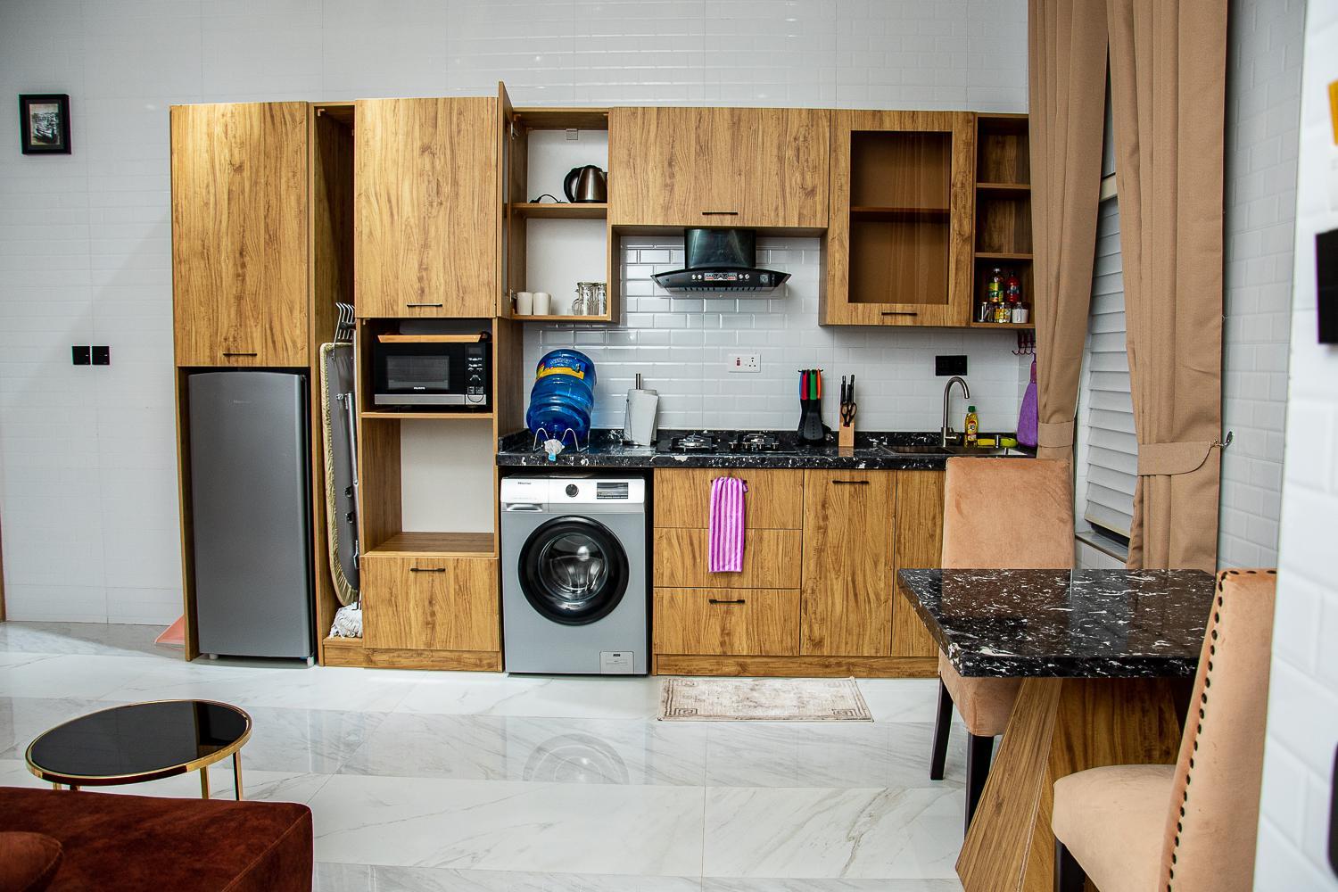 NIFEWAT APARTMENT,2 bedroom apartment NICE SUITE with pool, gym,Netflix, WiFi and sitting out area view 4