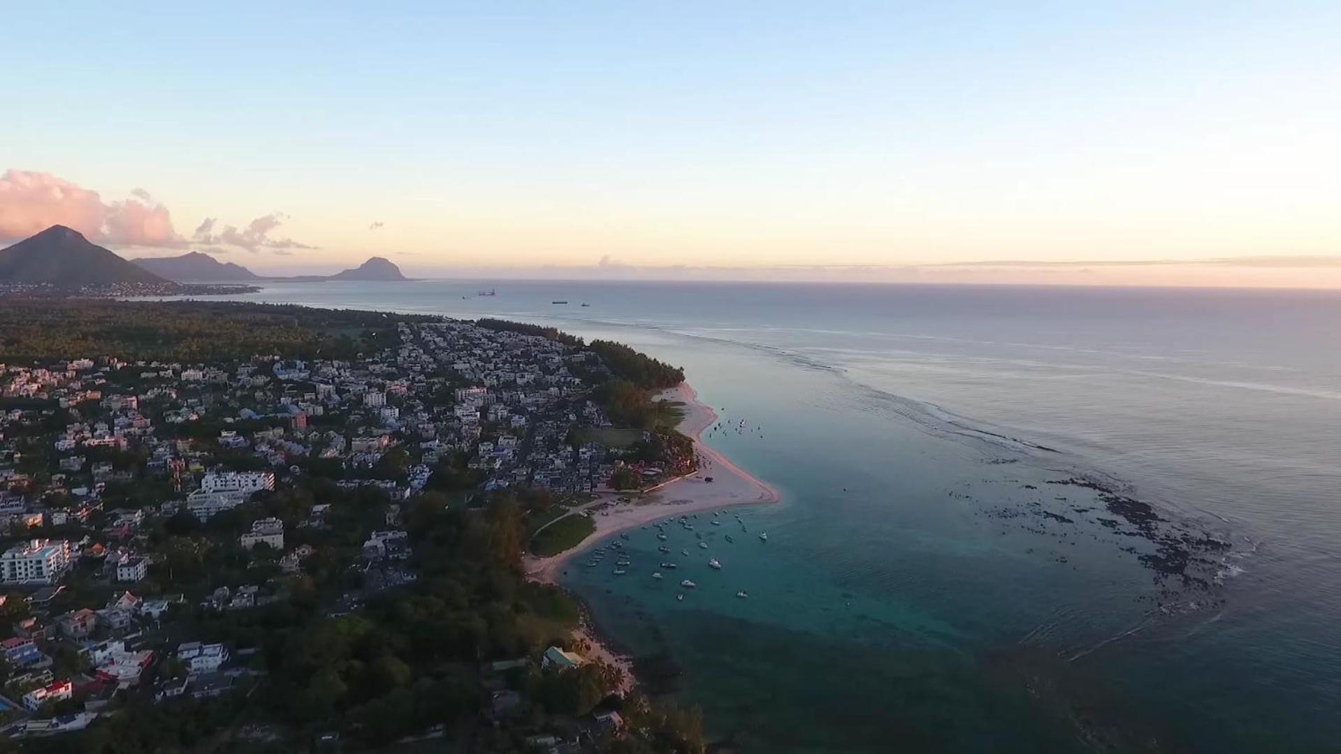Ocean Blue Villa, Flic-en-Flac view 2