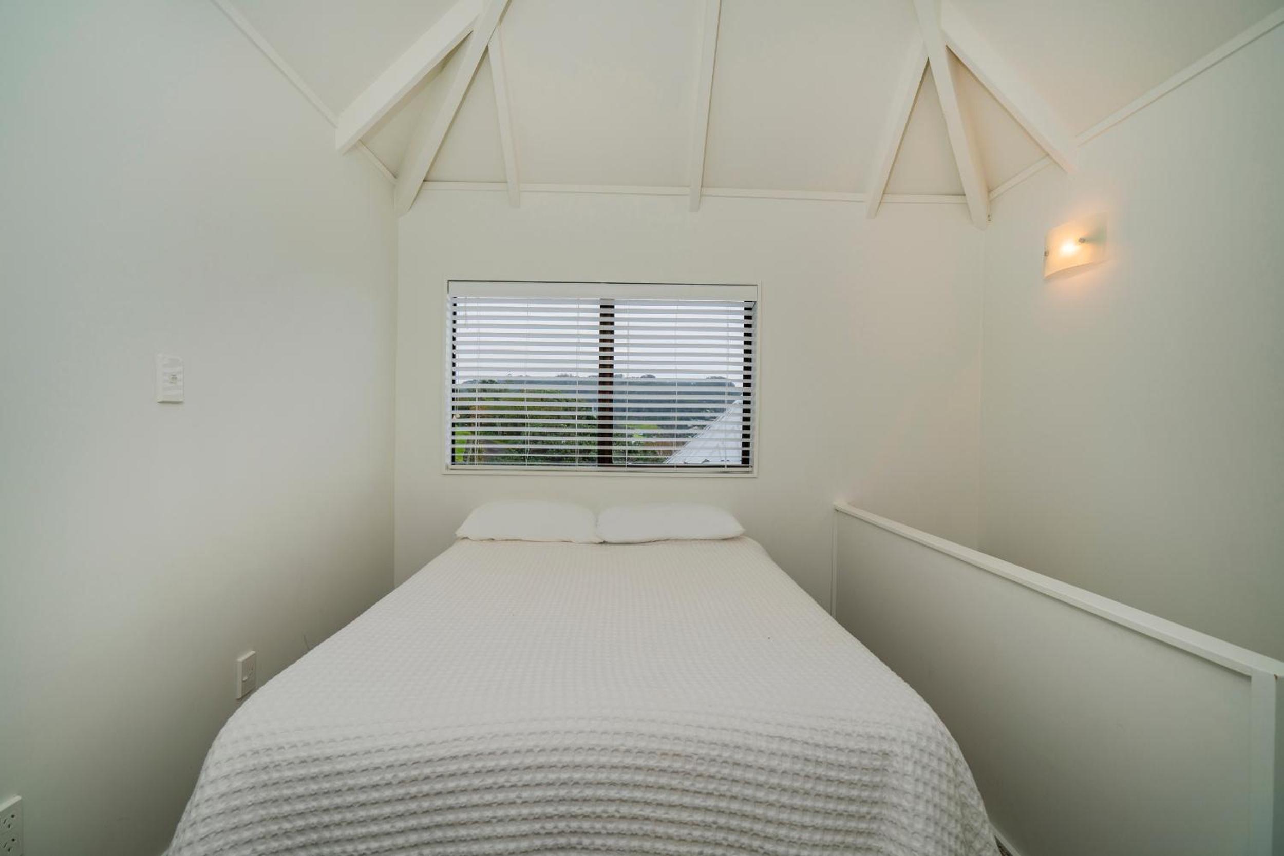 Hosts on the Coast - Panorama in Hahei view 3
