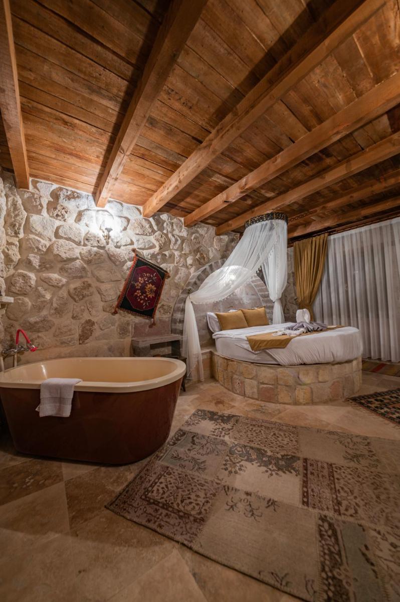 hotels crazy horse - Image 5