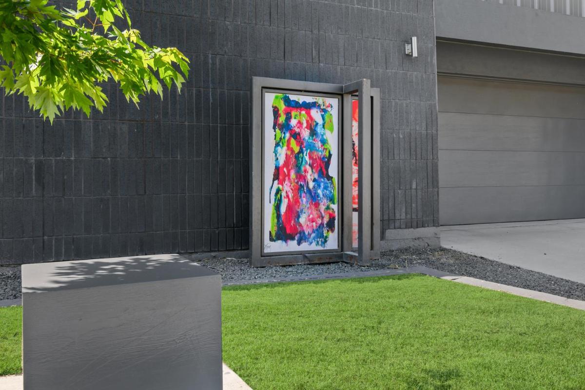 EastVillage Signature Villas by Dunyha view 3