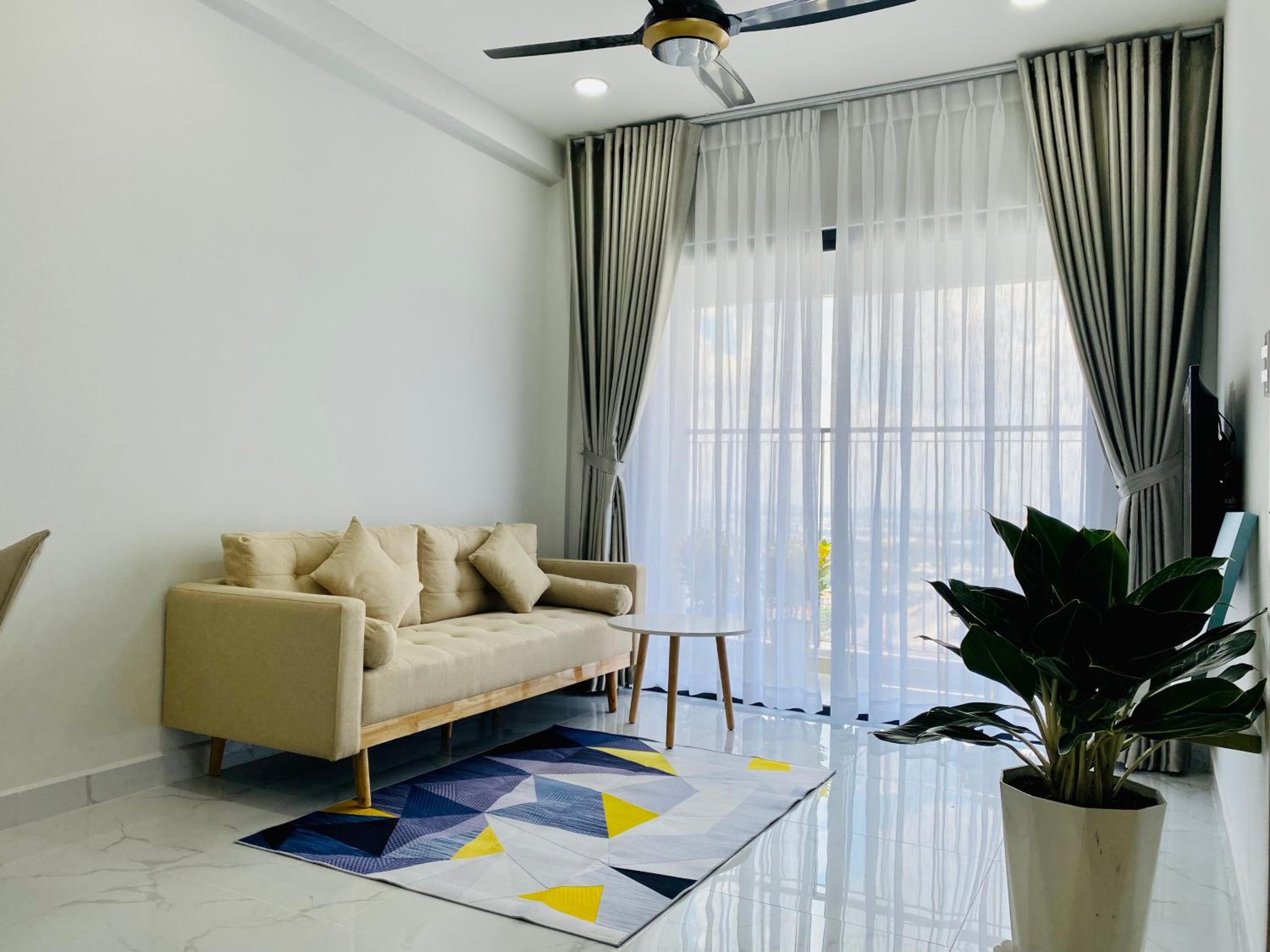 APARTMENT: 2 Phòng Ngủ, Giường Lớn,2WC, Swimming pool, Di An City