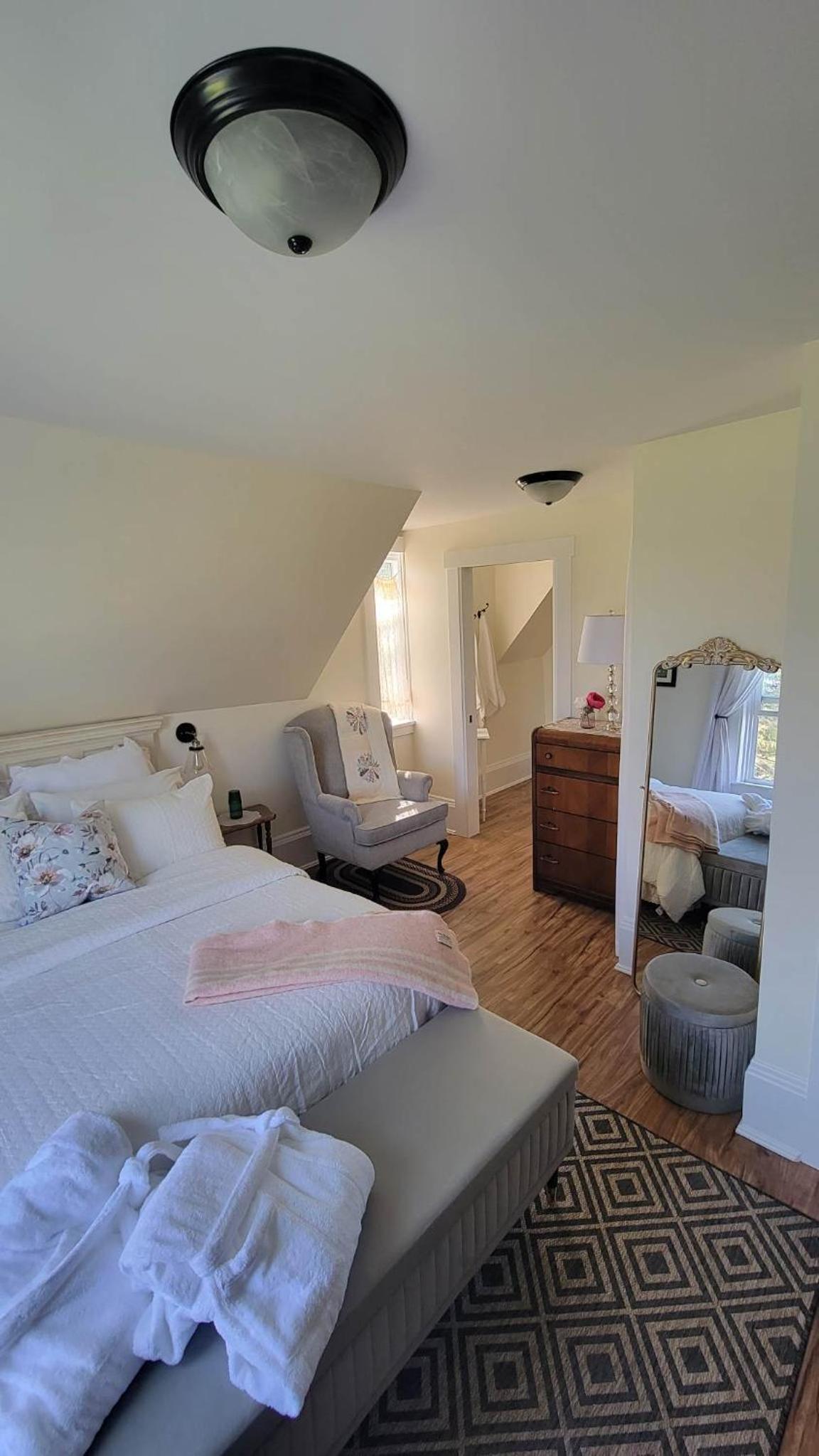 Clinton Pond Bed and Breakfast