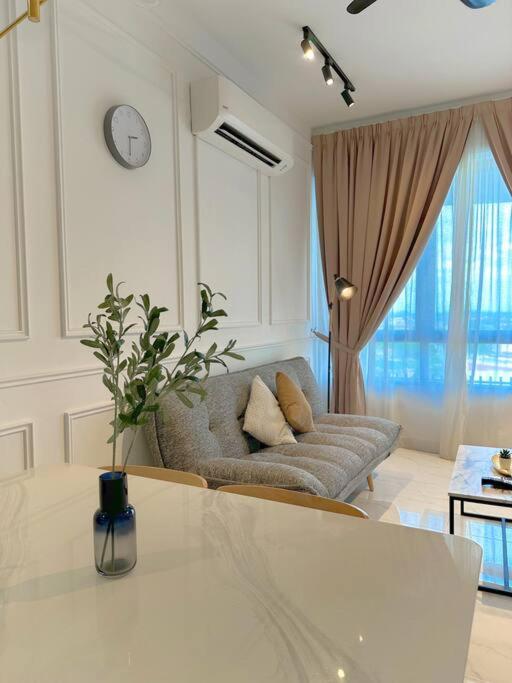 Netflix Two Bedroom Troika Kota Bharu Homestay 118 photo 5