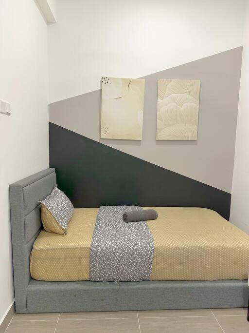 Netflix Two Bedroom Troika Kota Bharu Homestay 118 photo 6