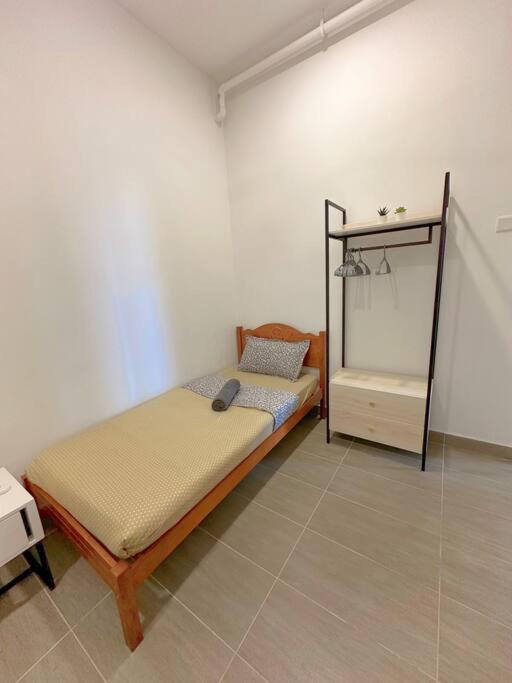 Netflix Two Bedroom Troika Kota Bharu Homestay 118 photo 7