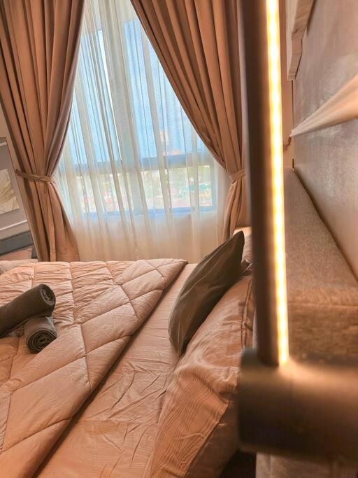 Netflix Two Bedroom Troika Kota Bharu Homestay 118 view 4