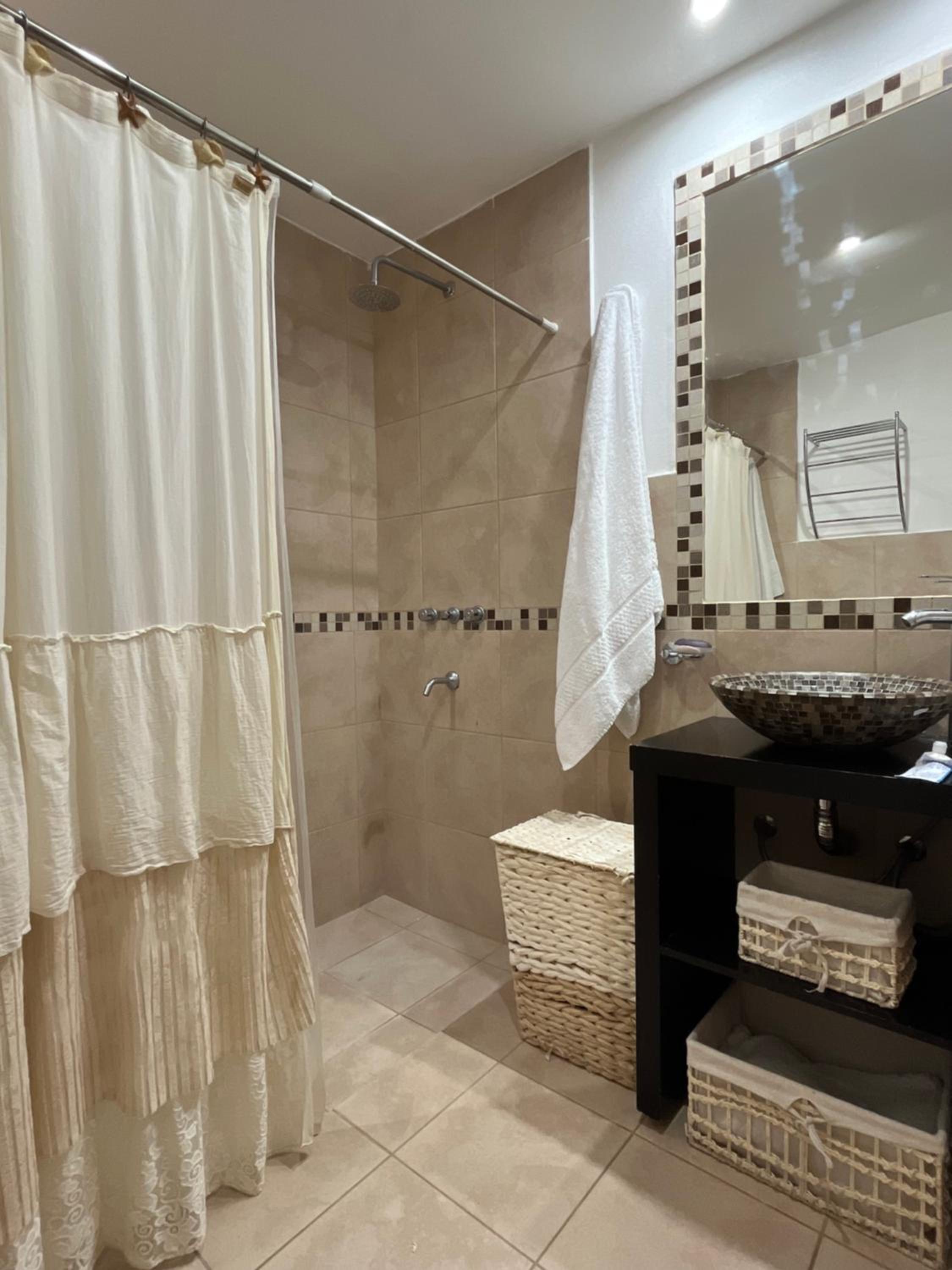 Apartamento Alberdi con amplio balcón