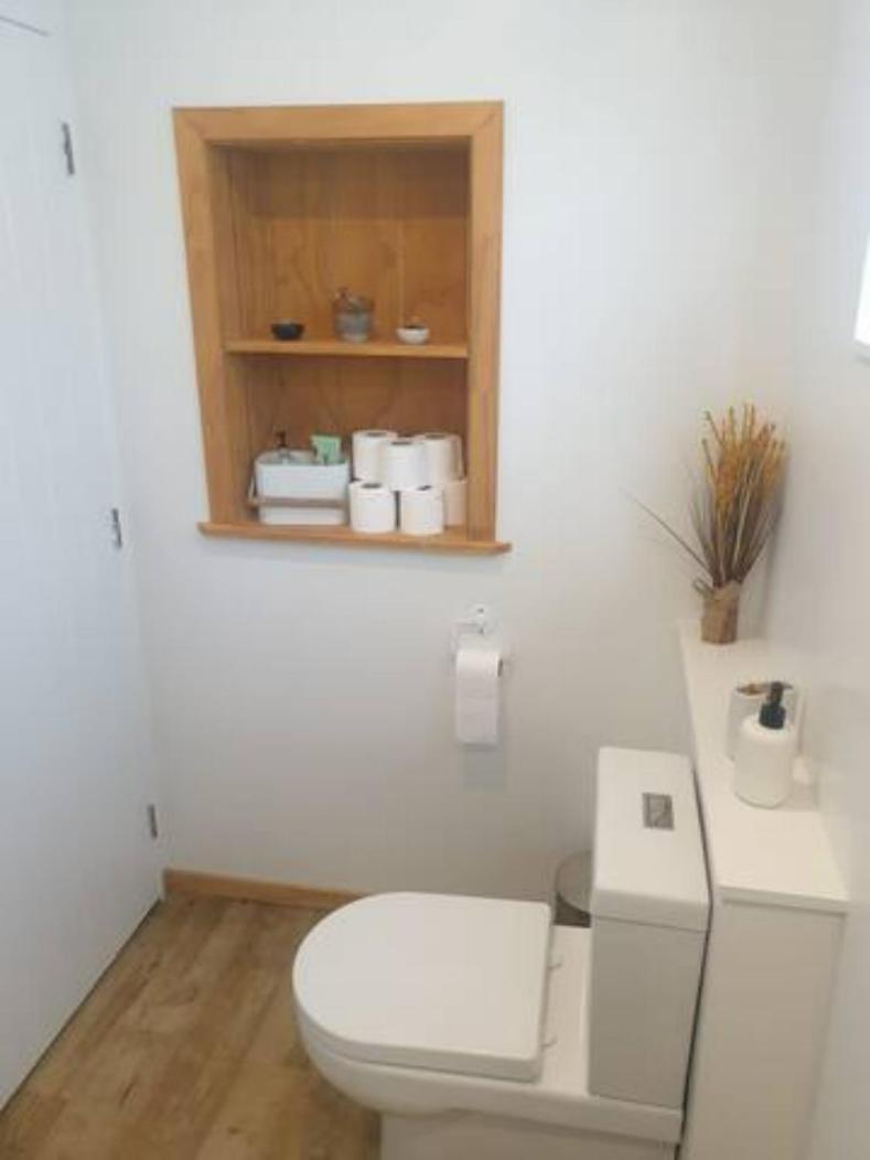 New, Cosy & Private 1-Bedroom & Living Flat view 4