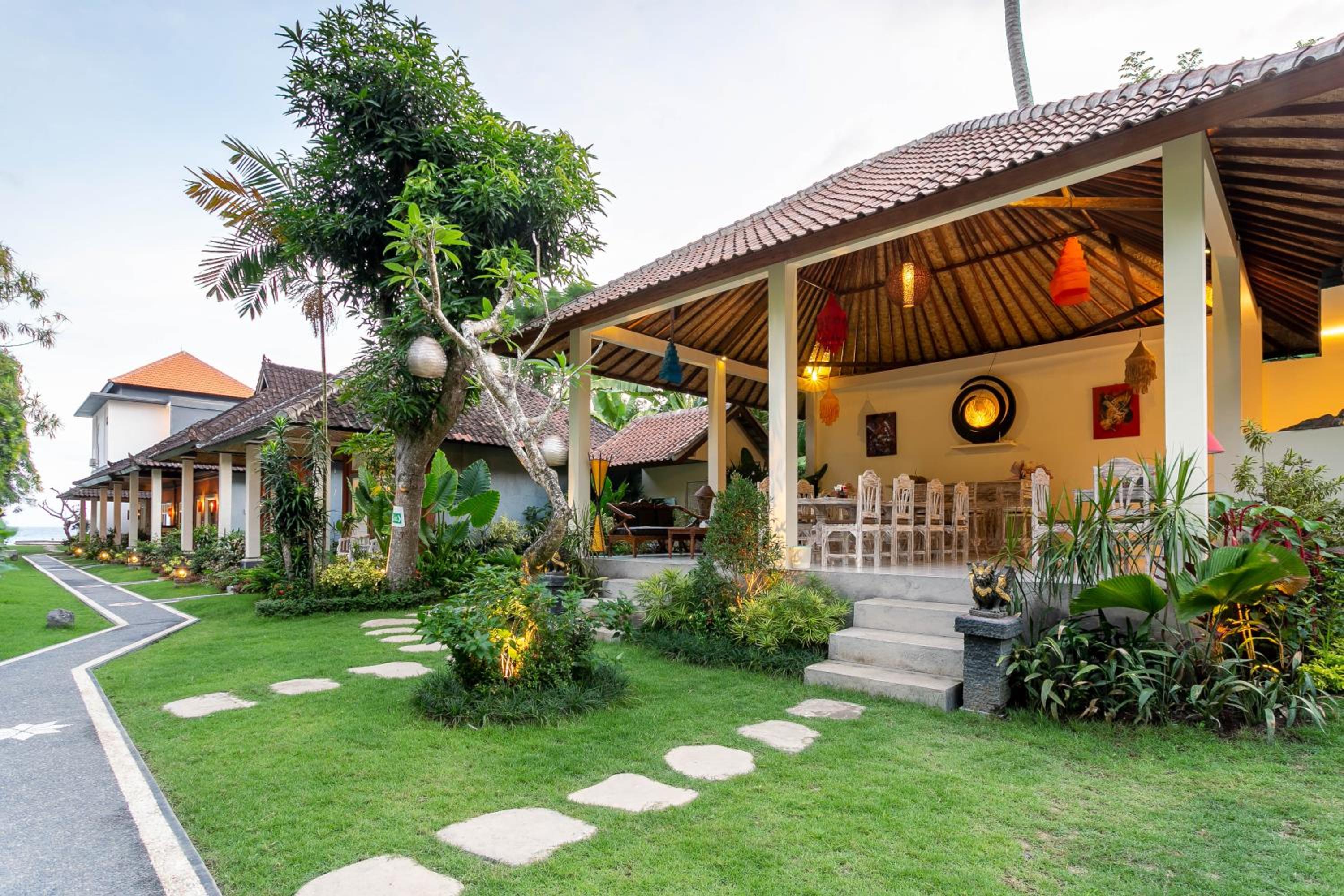Utama Villas Beach Front Candidasa view 3