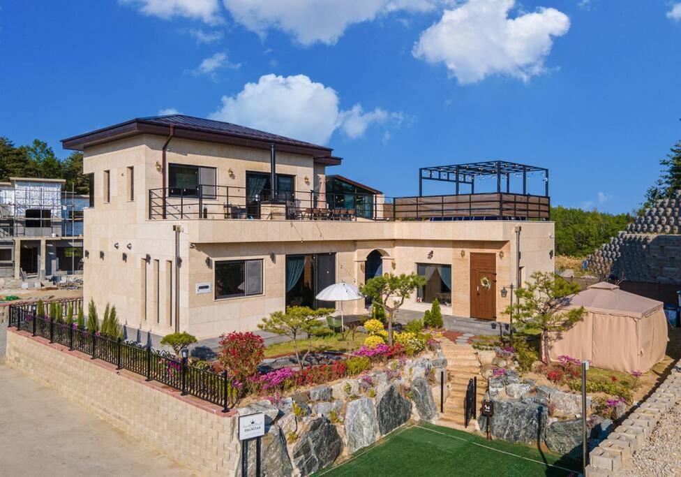 Dignitas Luxury Villa