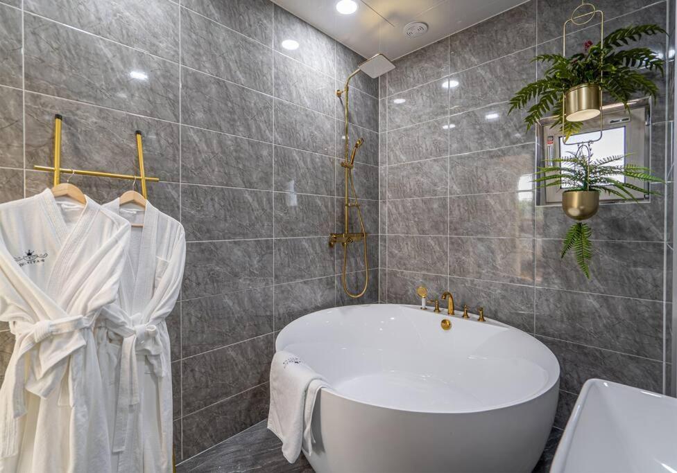 Dignitas Luxury Villa
