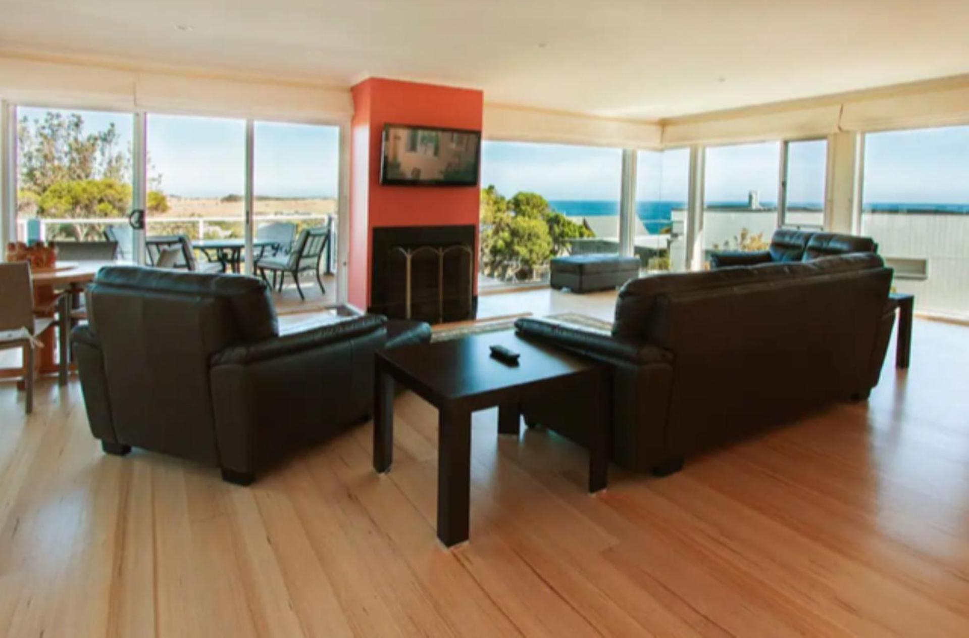 35 Waikiki Crescent