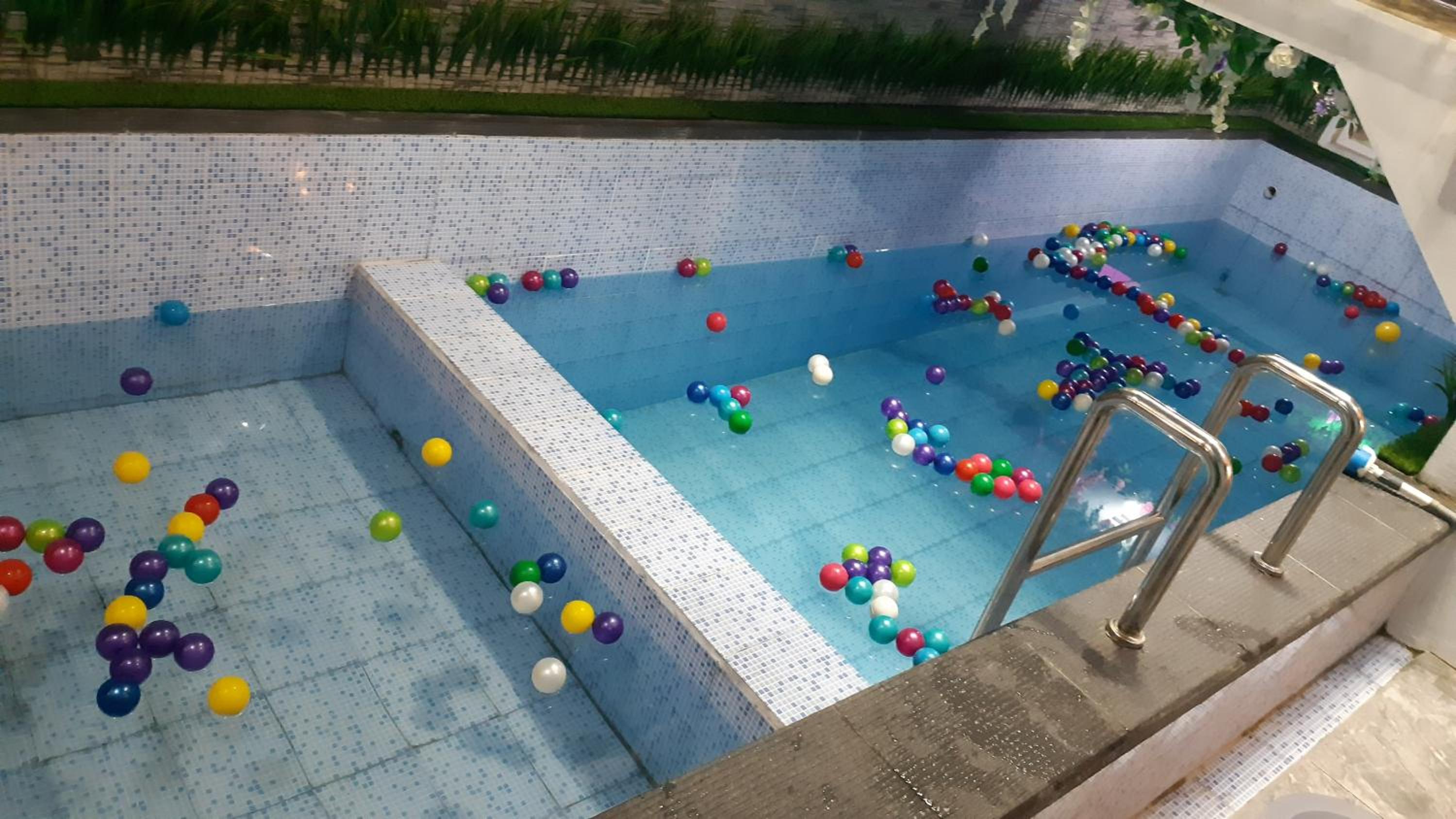 VILLA DUANA BATU TOP VIEW with indoor privat pool, PS 5, billiard, and rooftop 360 mountain view