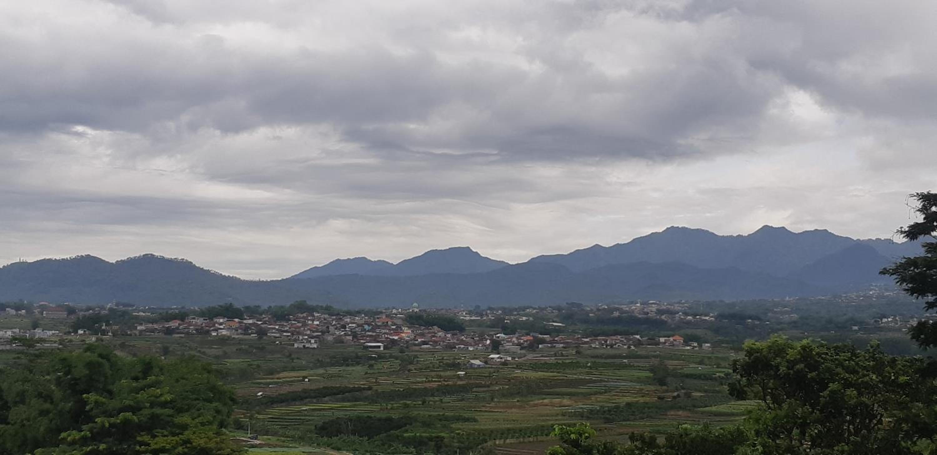 VILLA DUANA BATU TOP VIEW with indoor privat pool, PS 5, billiard, and rooftop 360 mountain view