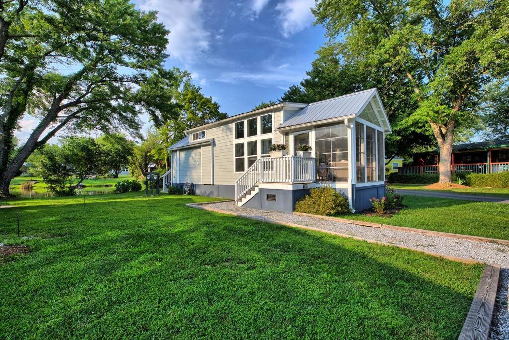 Tiny house near waterfall hikes view 2