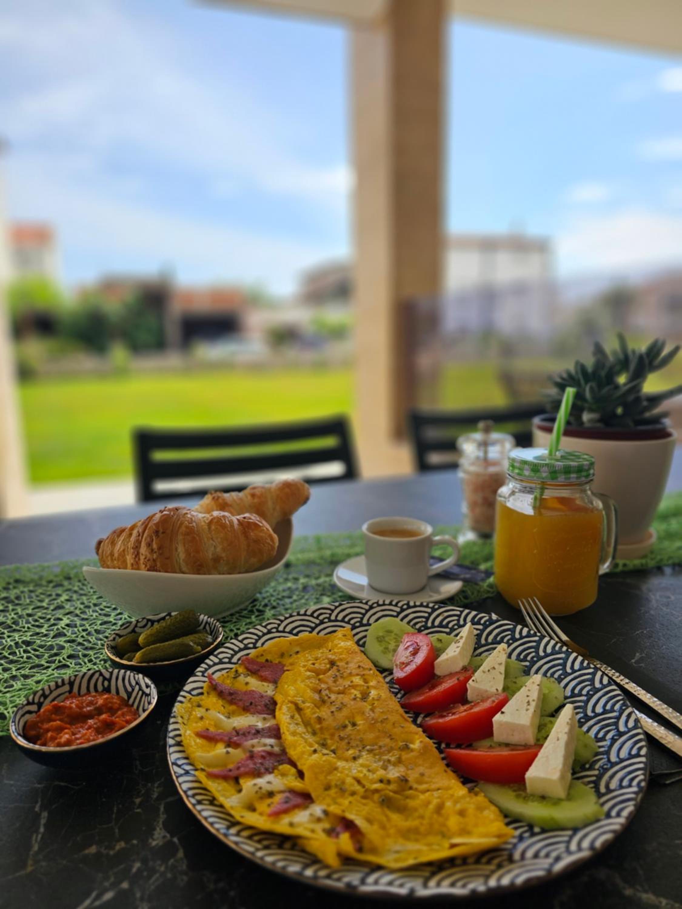 Lira Suites