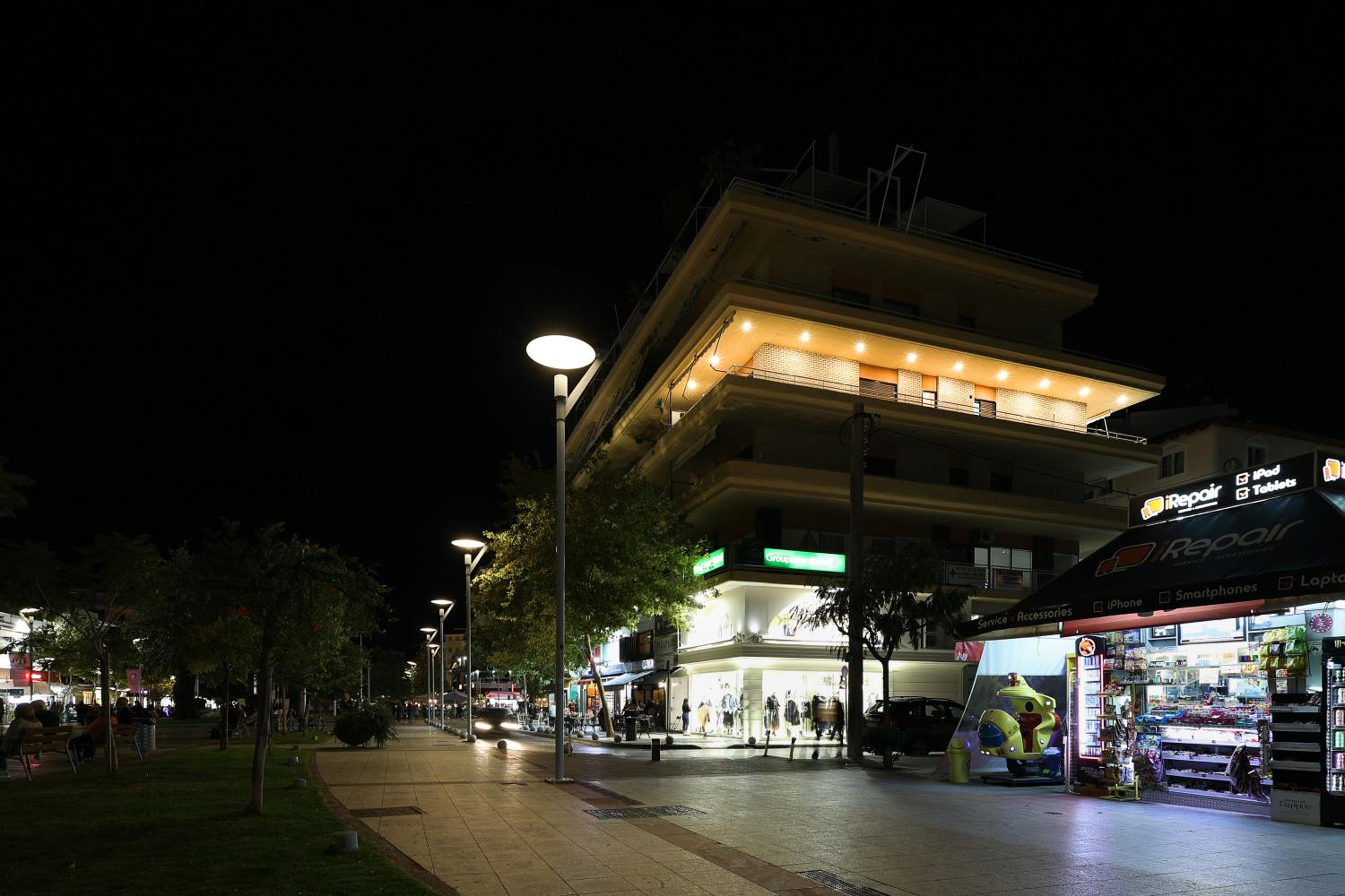 Spacious view of central square view 5
