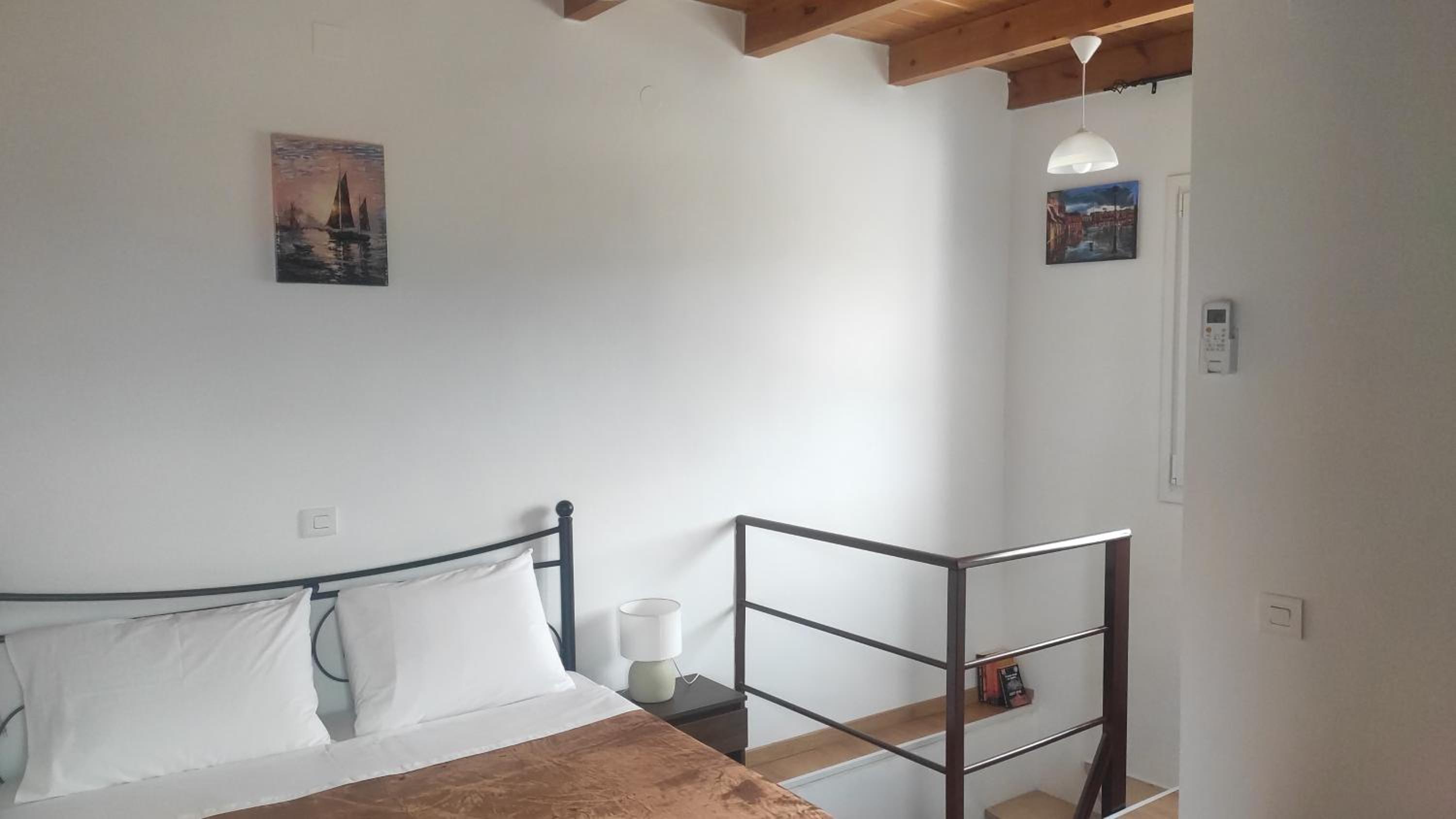 Tsitsinos maisonette house