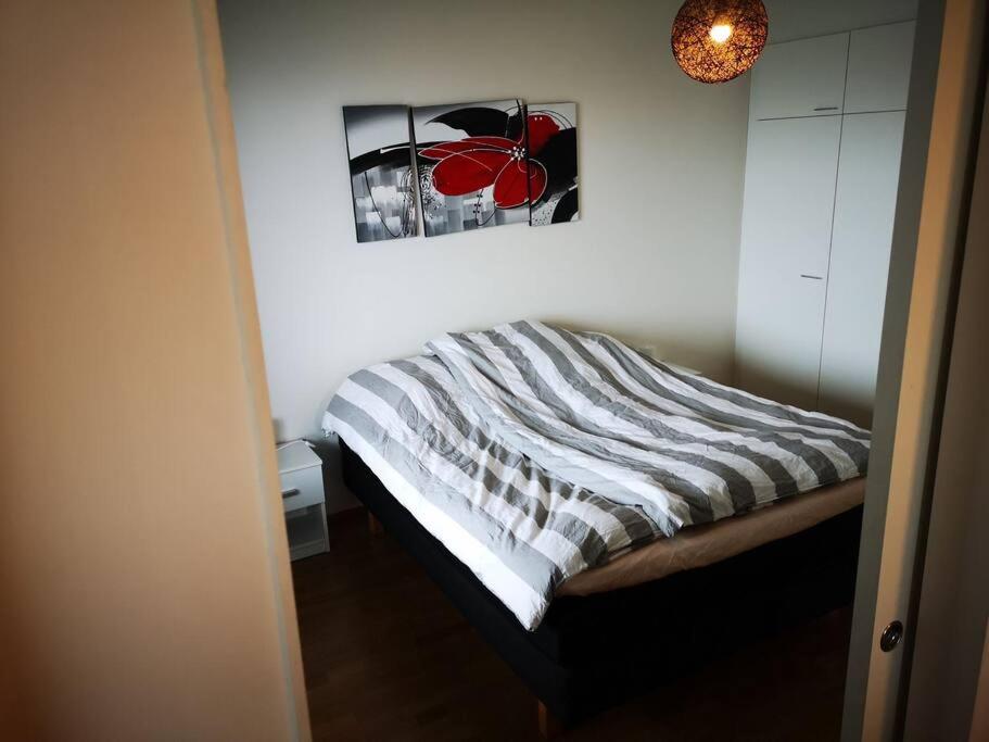 Mukava asunto saunalla ja isolla parvekkeella!