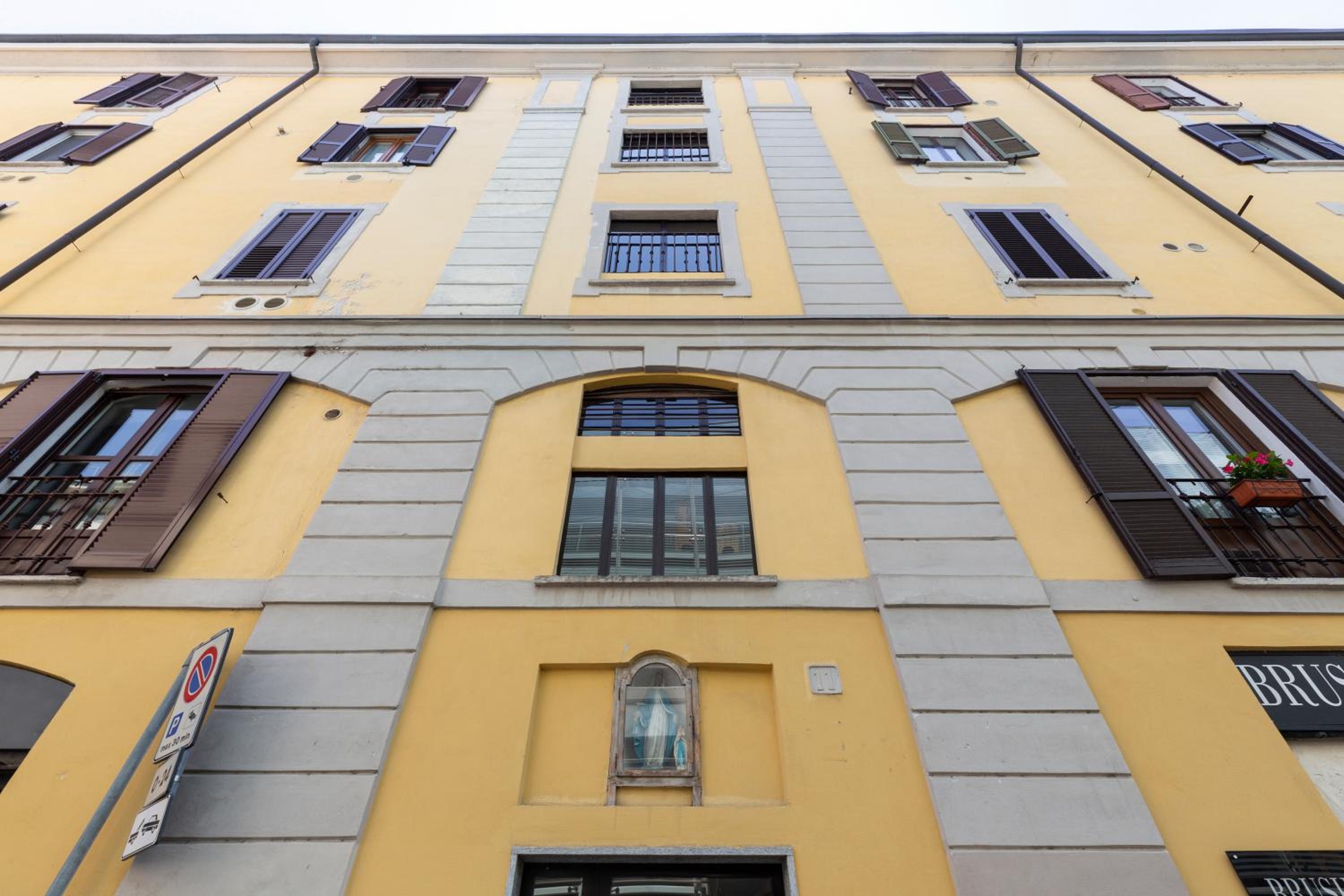 Forcella Fashion District
