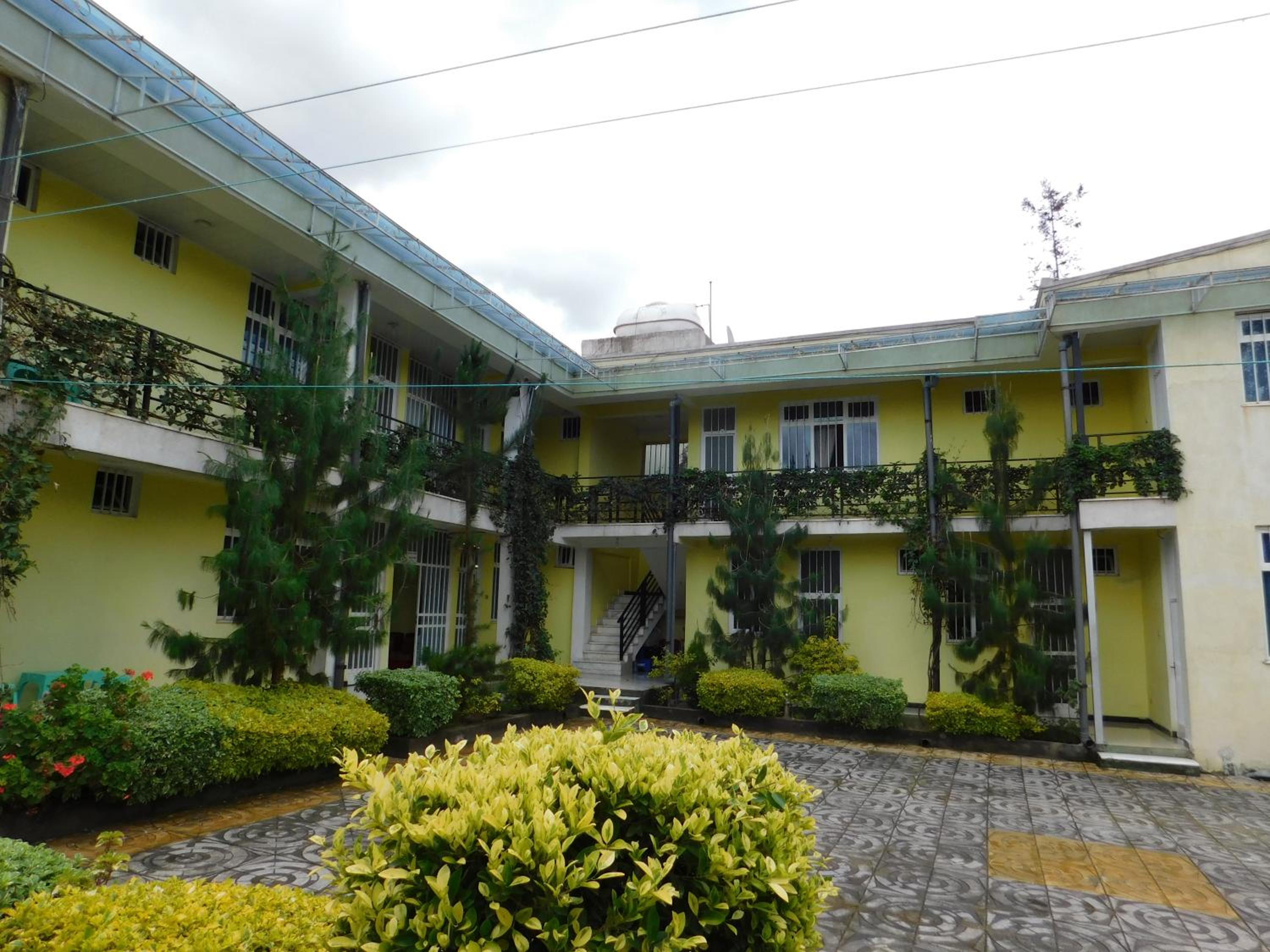Avi Guest House