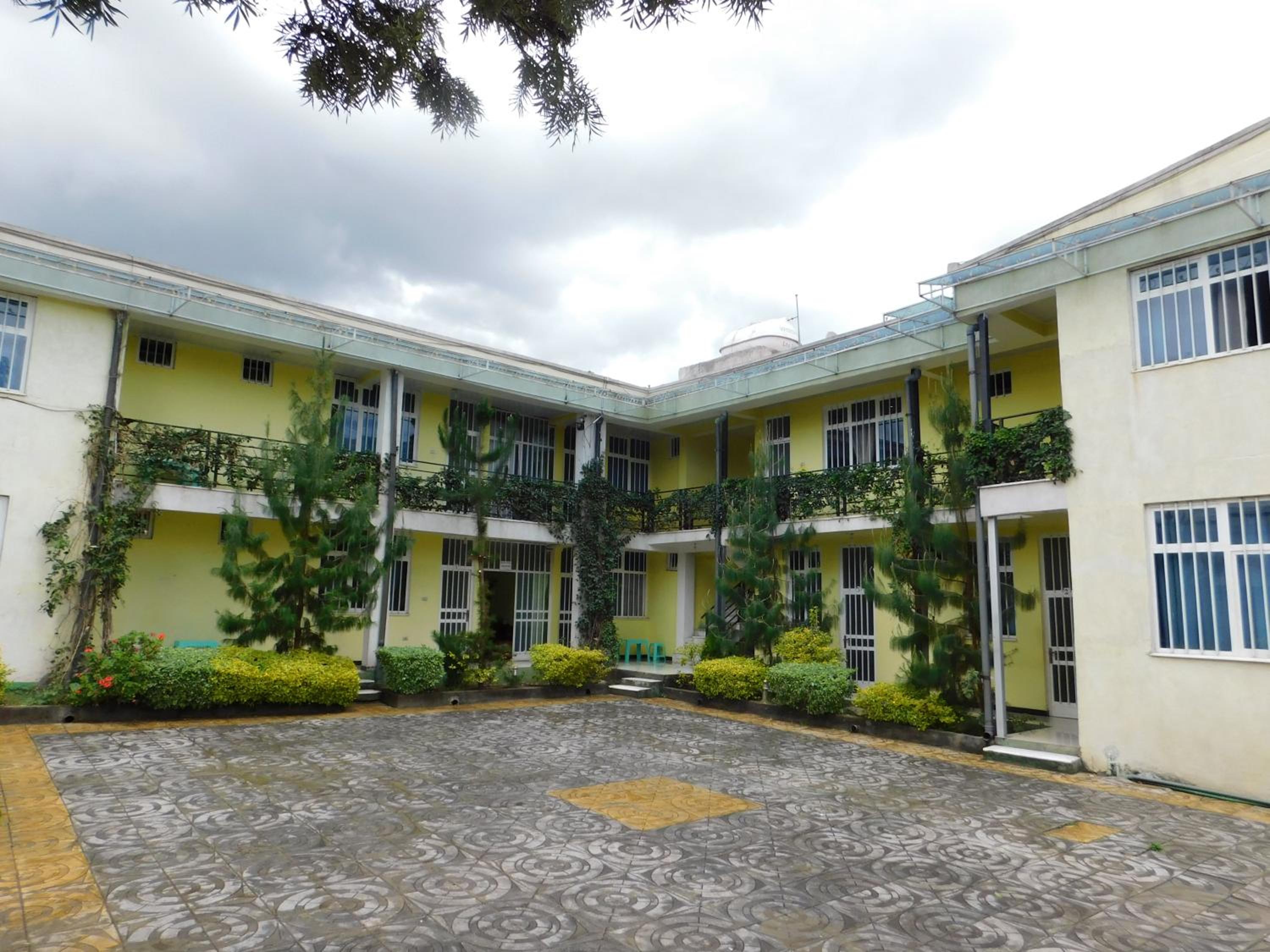 Avi Guest House
