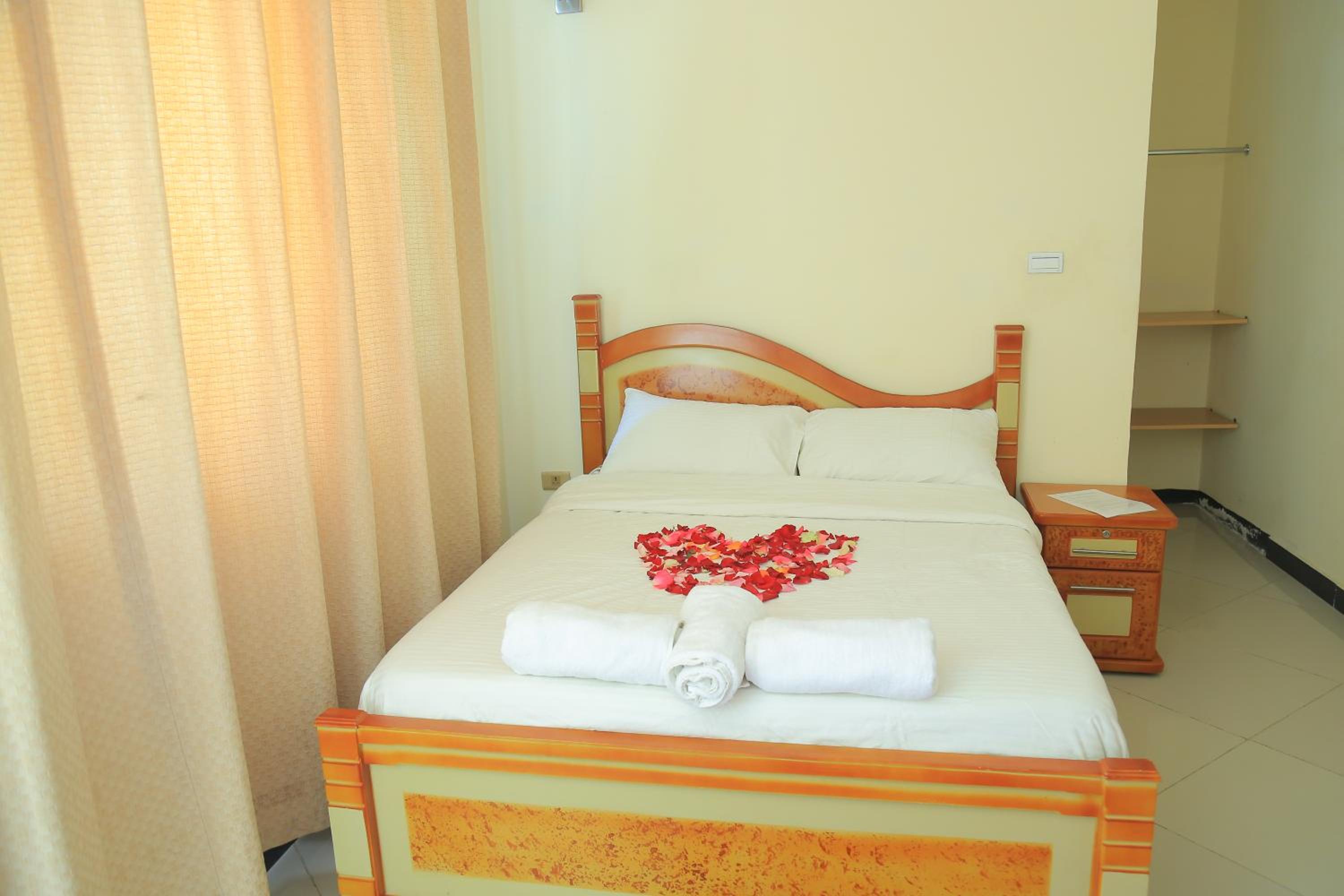 Avi Guest House