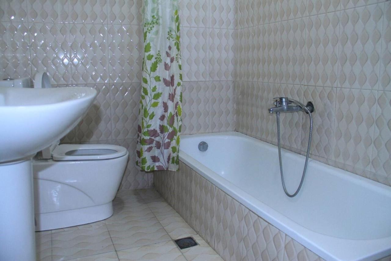 Avi Guest House