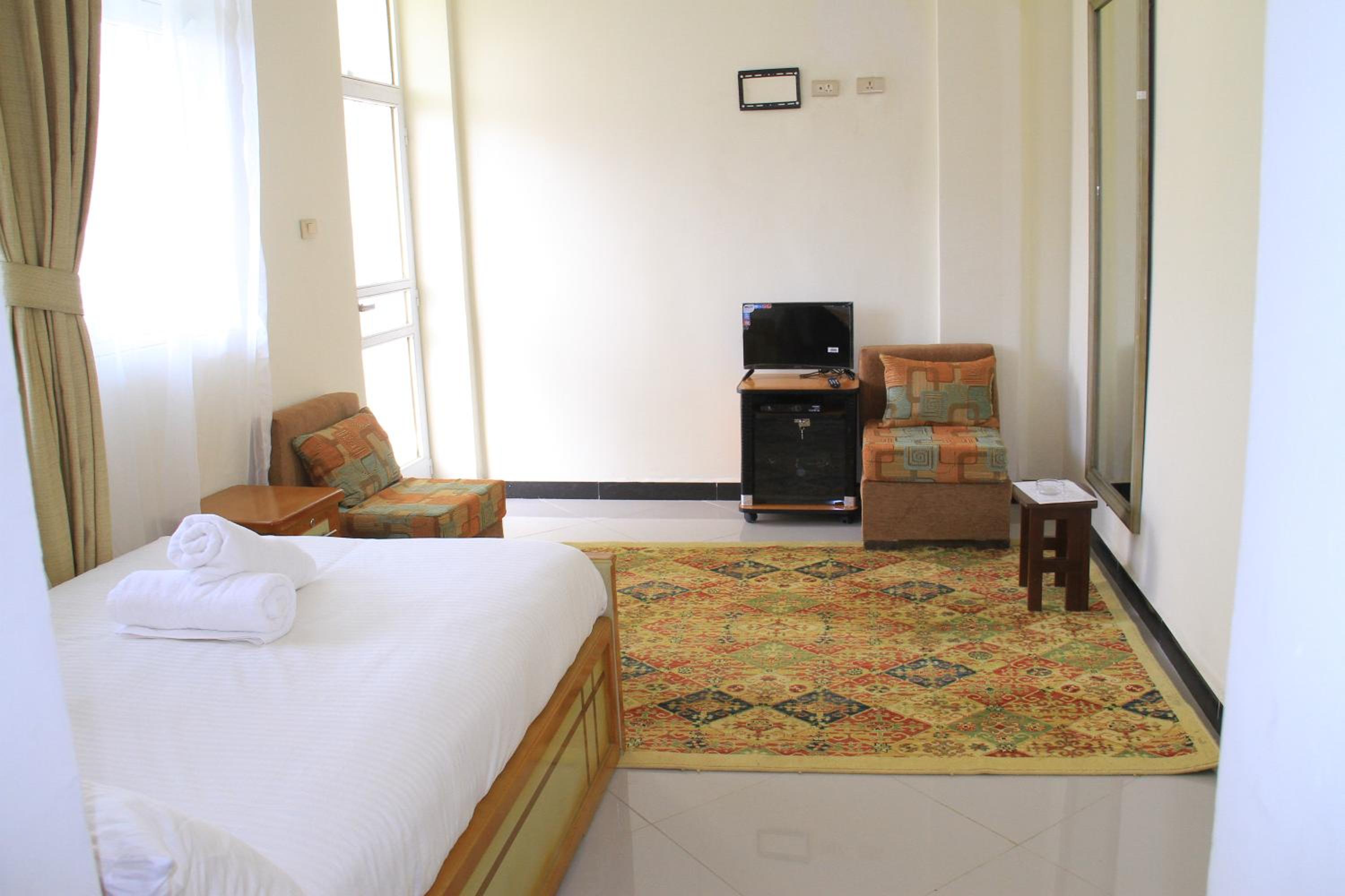 Avi Guest House