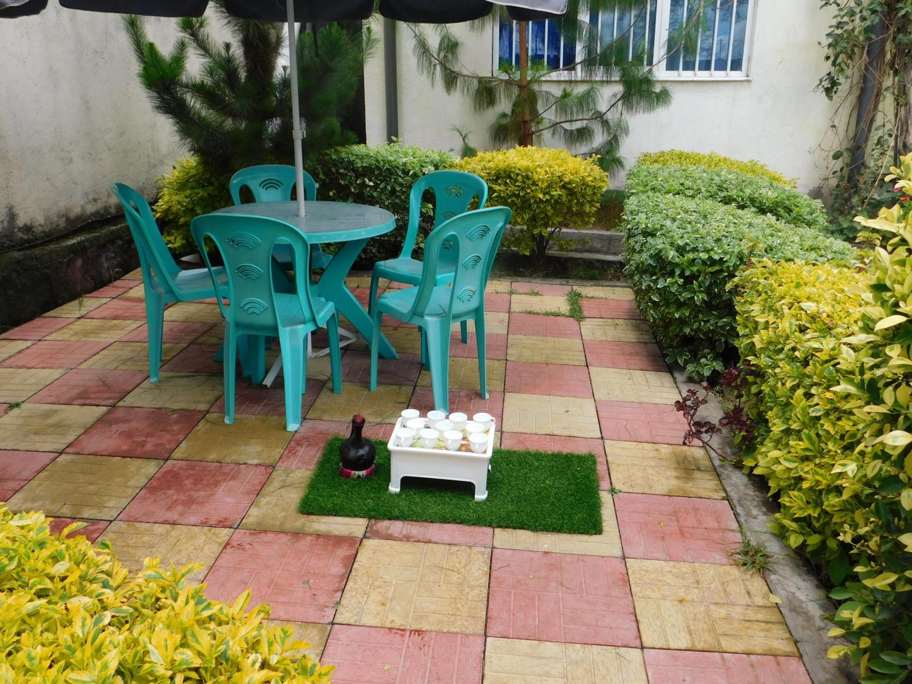 Avi Guest House