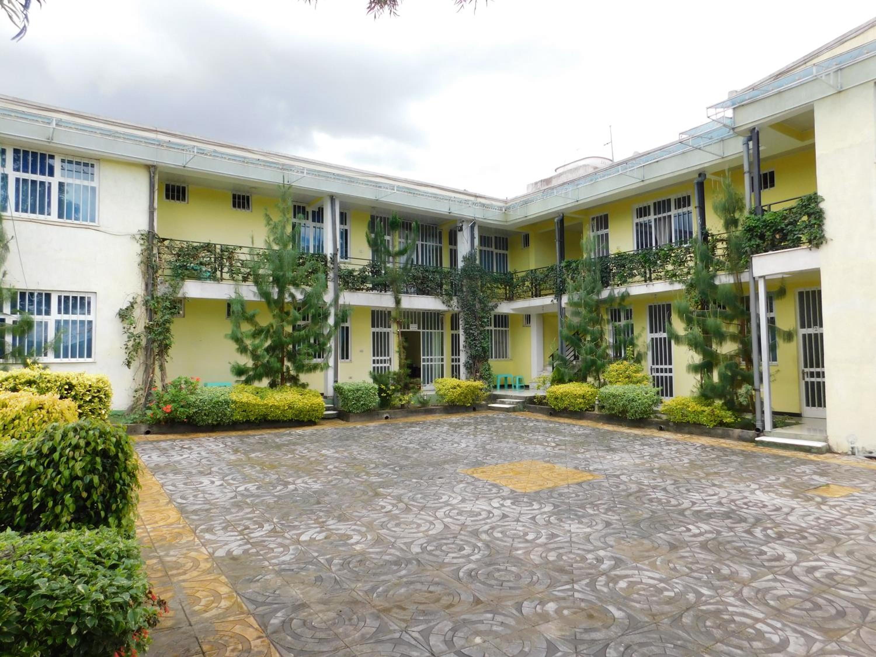 Avi Guest House